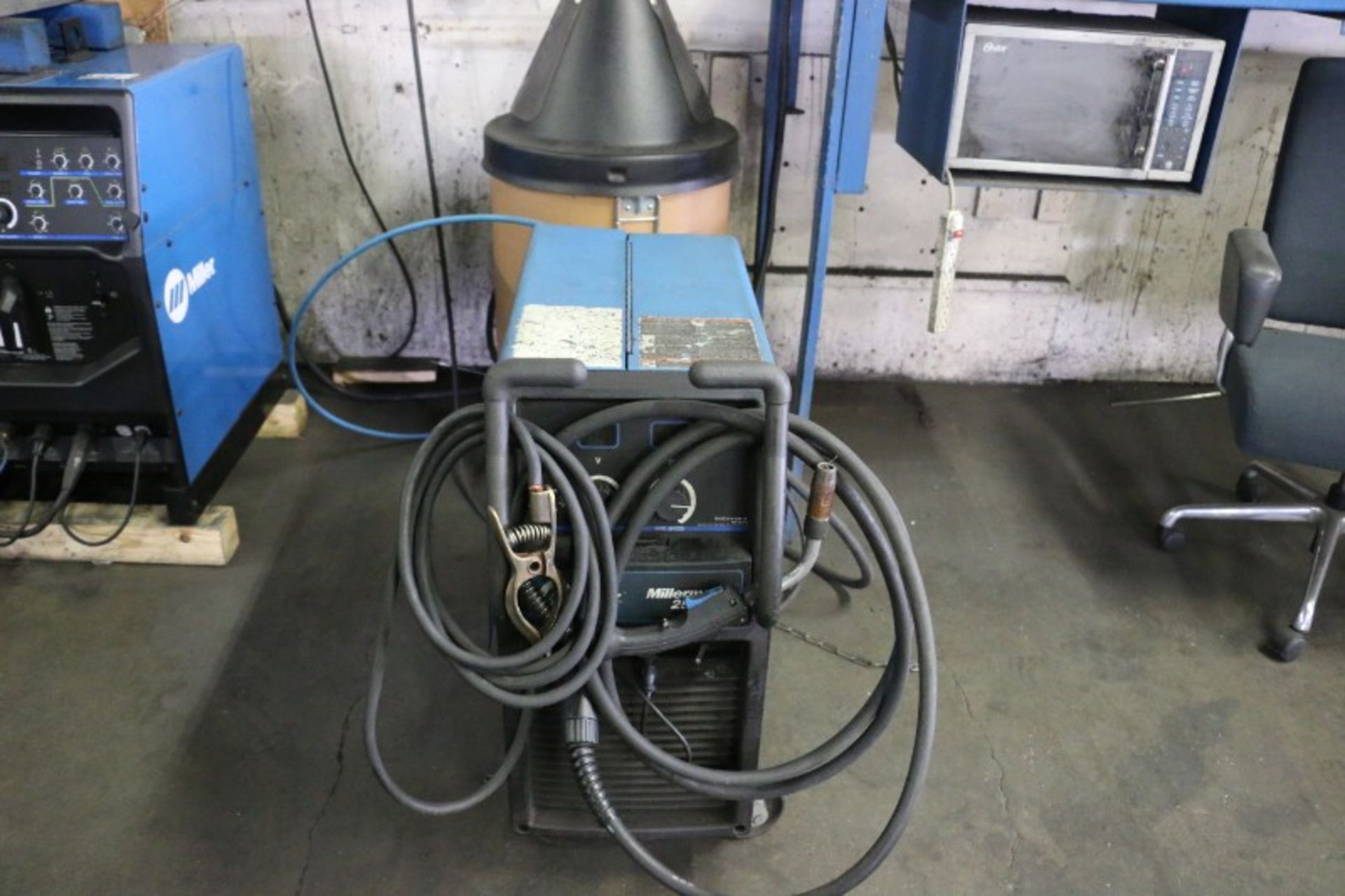 Miller Millermatic 252 S/N LH310407B with Wire Wizard Wire Barrel