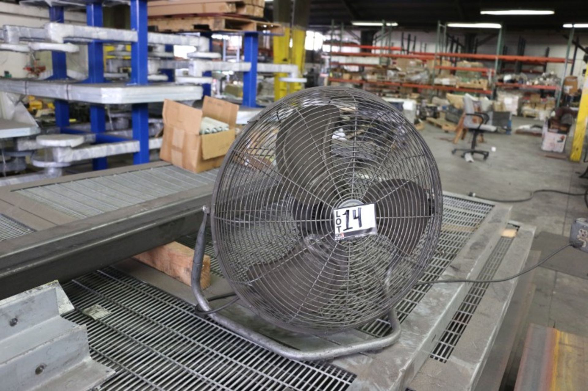 Dayton 24" Shop Fan - Image 2 of 3