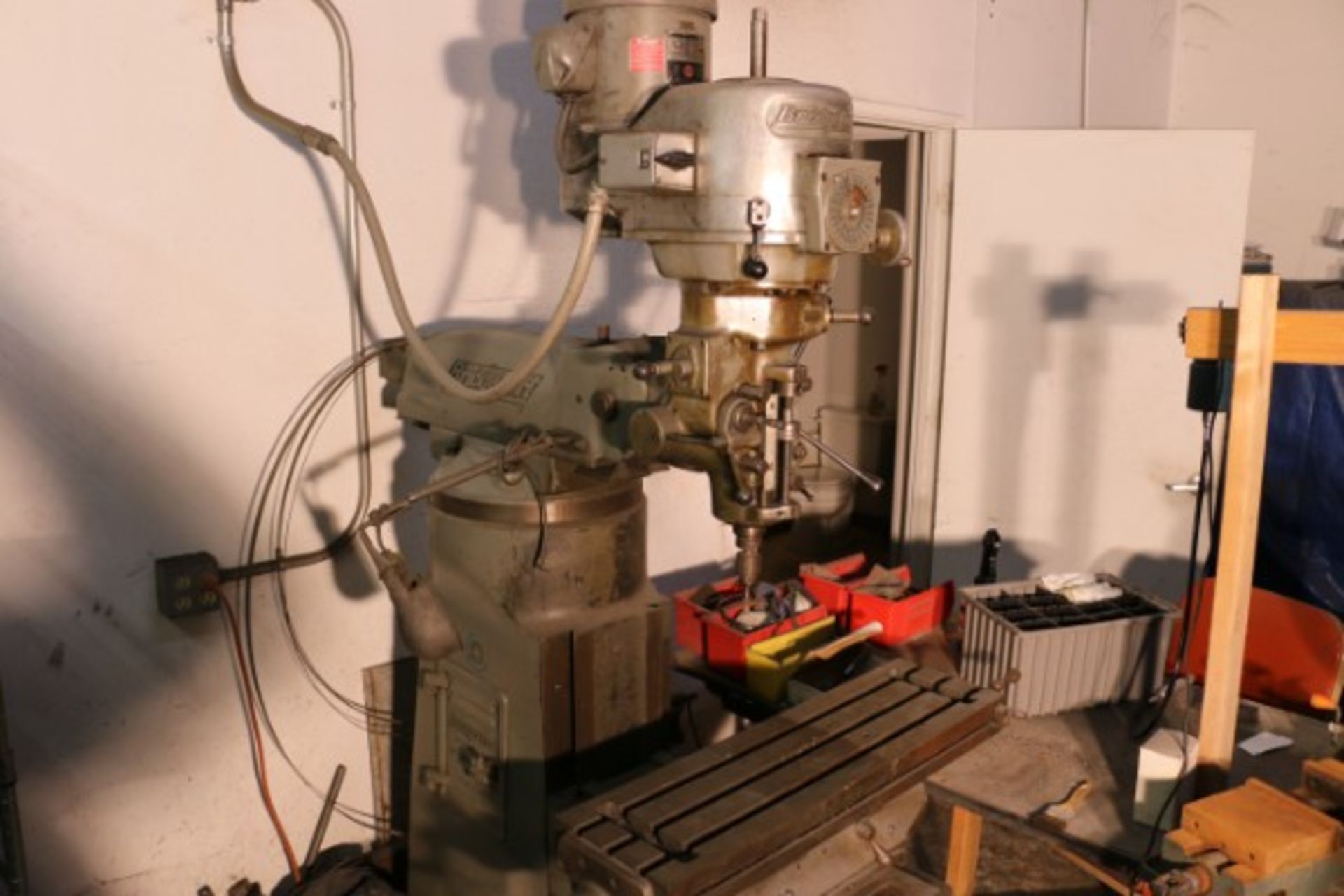 Bridgeport Variable Speed Vertical Milling Machine, 9" x 32" Table, 60-4200 RPM, S/N 108543 - Image 2 of 4