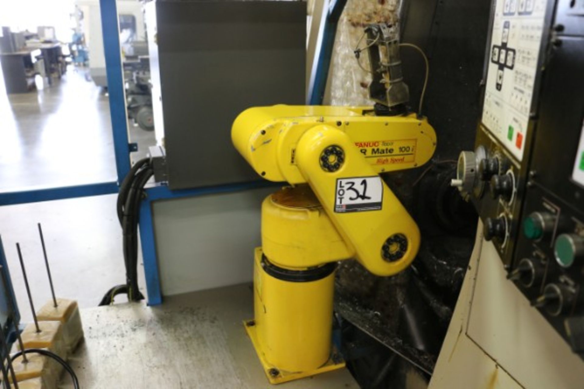 Fanuc LR Mate 100i, High Speed Robot, Faunc System R-J2 Mate, S/N E00706132, New 2000