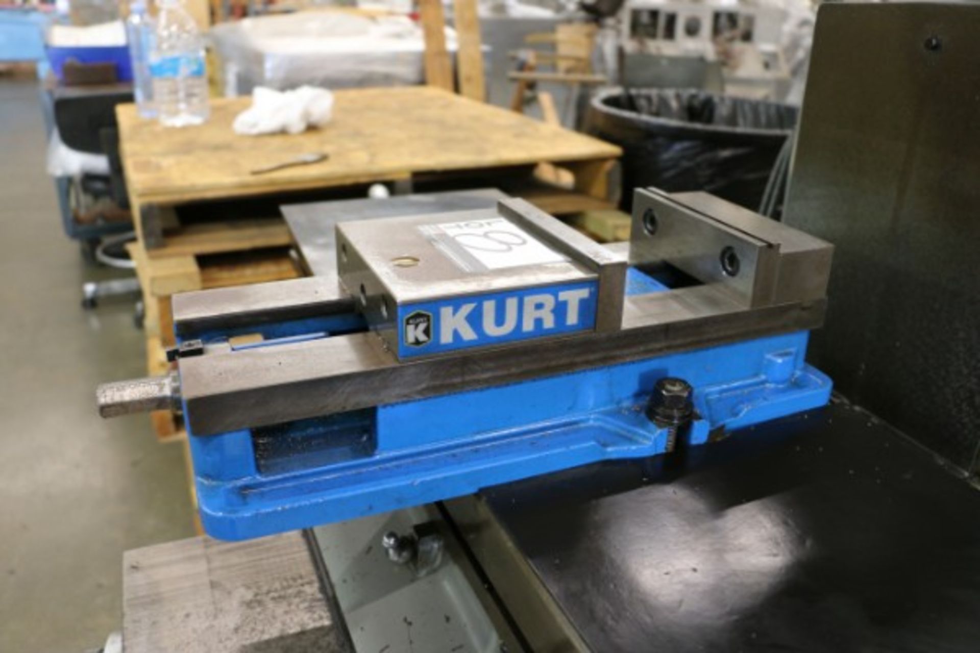 Kurt D688, 6" AngLock Vise, S/N D688-48311 - Image 3 of 4