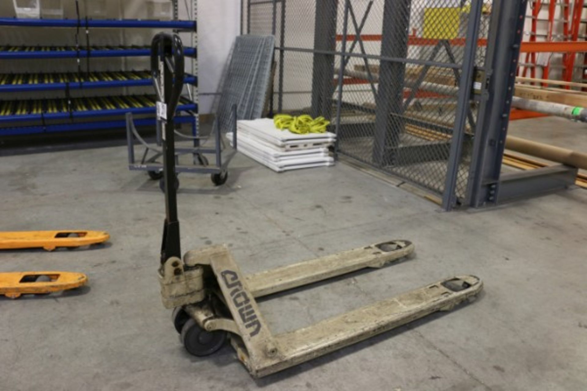 Crown 5500lb Cap Pallet Jack - Image 3 of 3