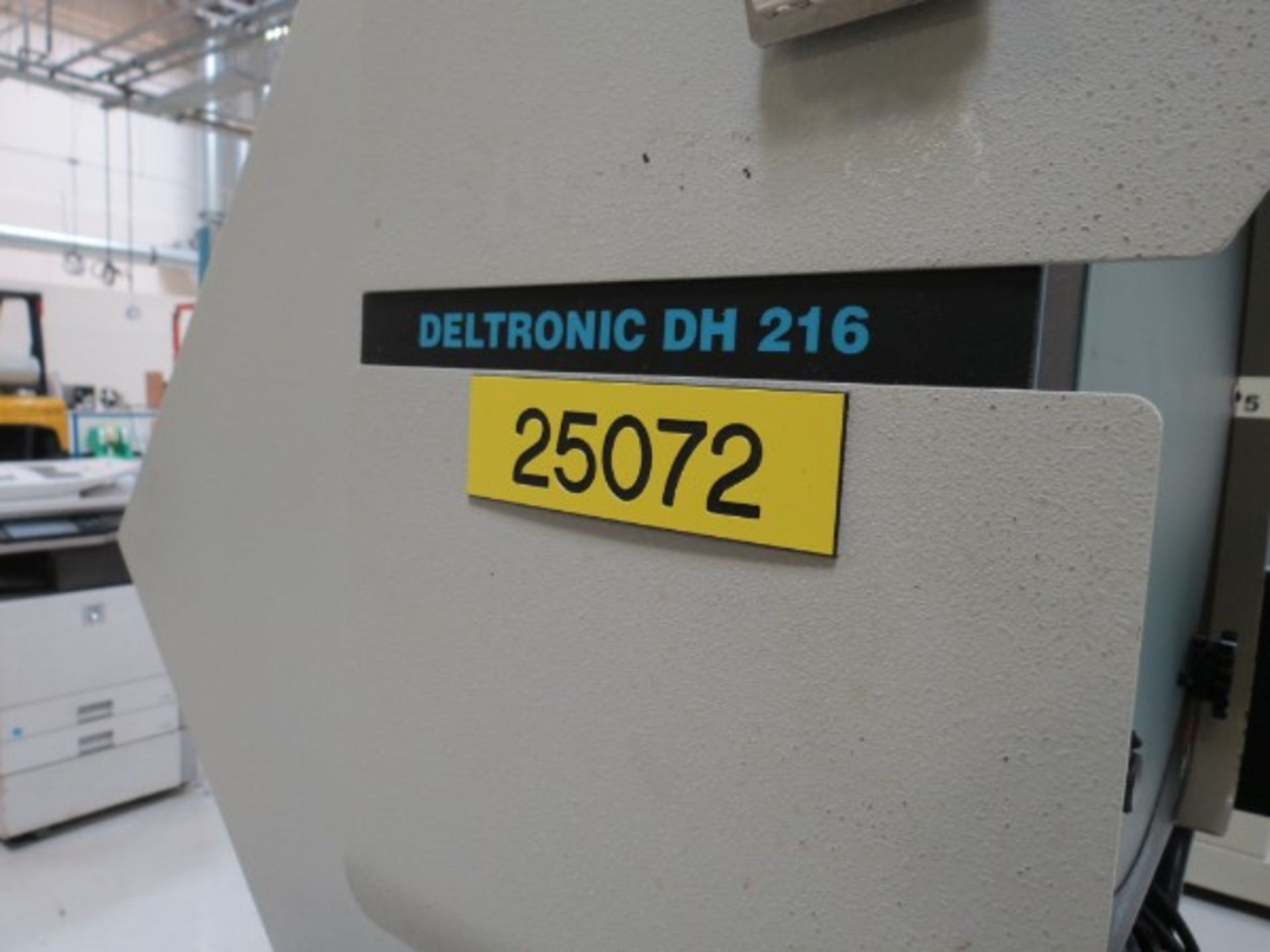 Deltronic DH216 16" Comparator, 50x magnifying lens, with DRO, S/N 389075919 - Image 4 of 5