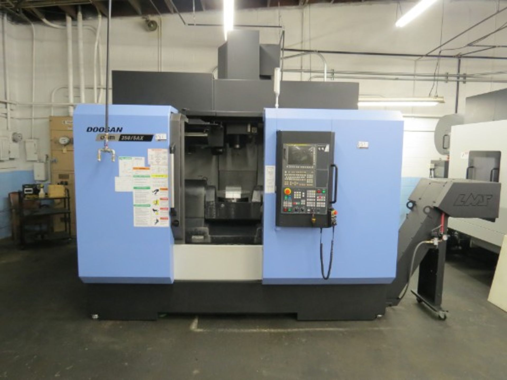 Doosan DNM350/5AX 5-Axis Vertical Machining Center, Fanuc control, w/Trunnion Tilt-table,23.6'' x - Image 3 of 11