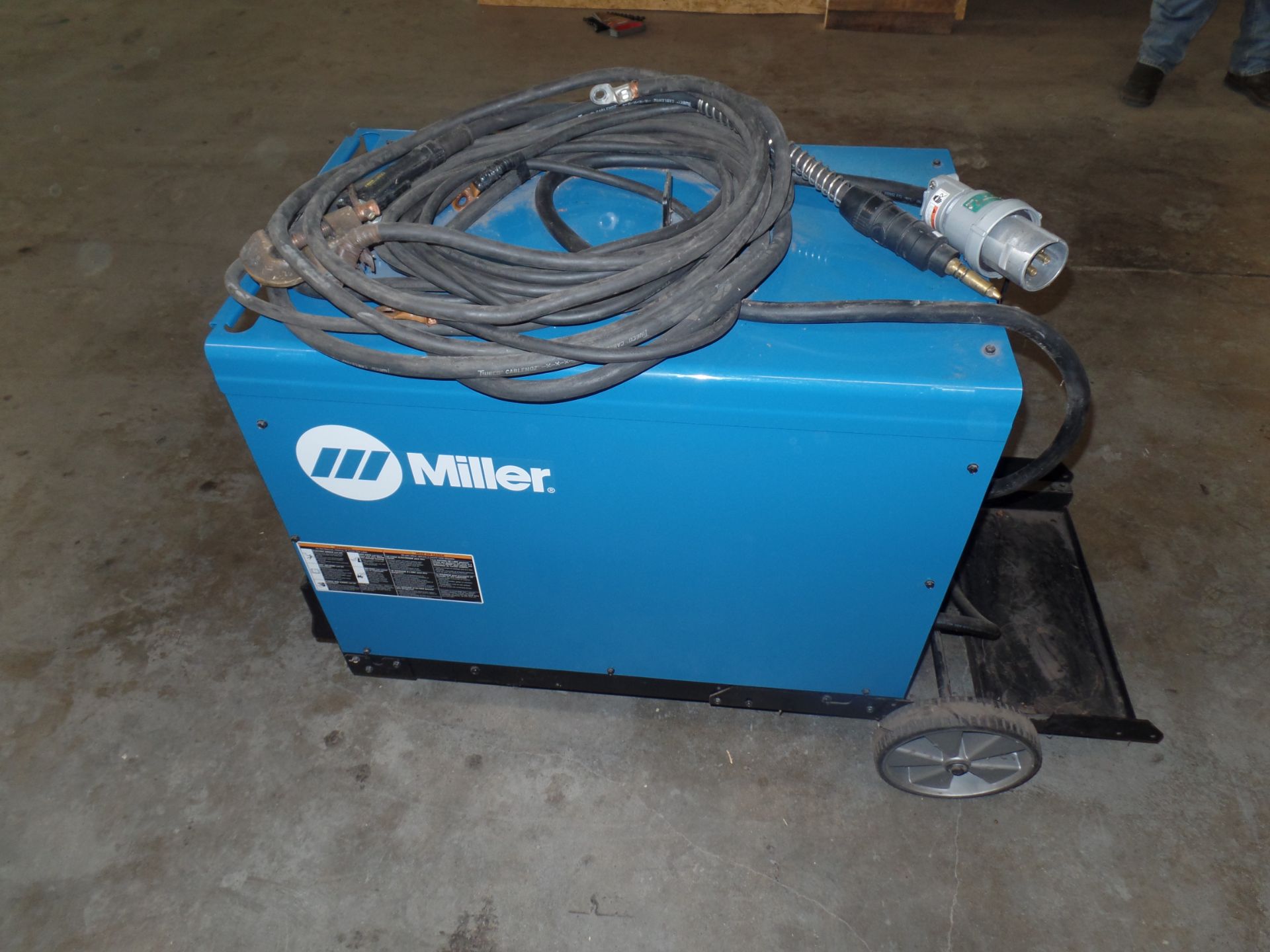 Deltaweld 452 MIG Welder S/N ME210141C (Located in Fort Worth, TX) - Image 4 of 5