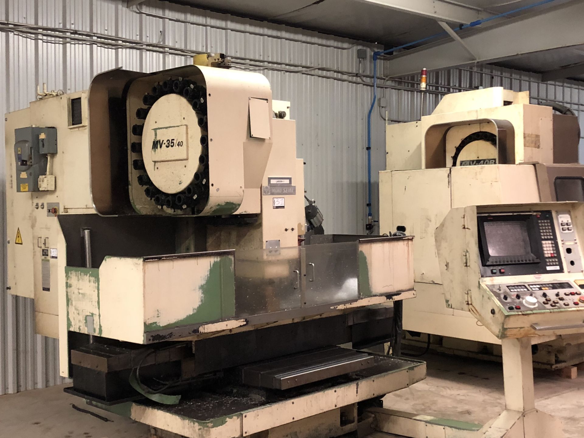 Mori Seiki MV 35/40 CNC Mill, Fanuc 11M control w/ LCD screen CAT 40 spindle, 20 POS ATC, 30"x X - Image 2 of 6