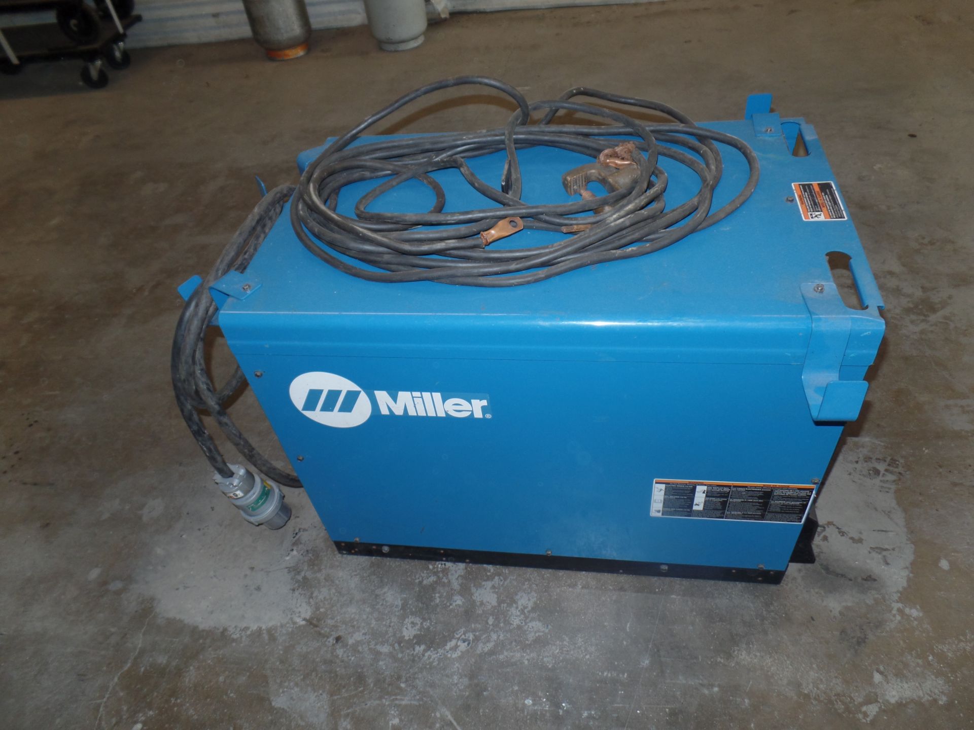 Deltaweld 452 MIG Welder S/N MC470025C (Located in Fort Worth, TX) - Image 3 of 5