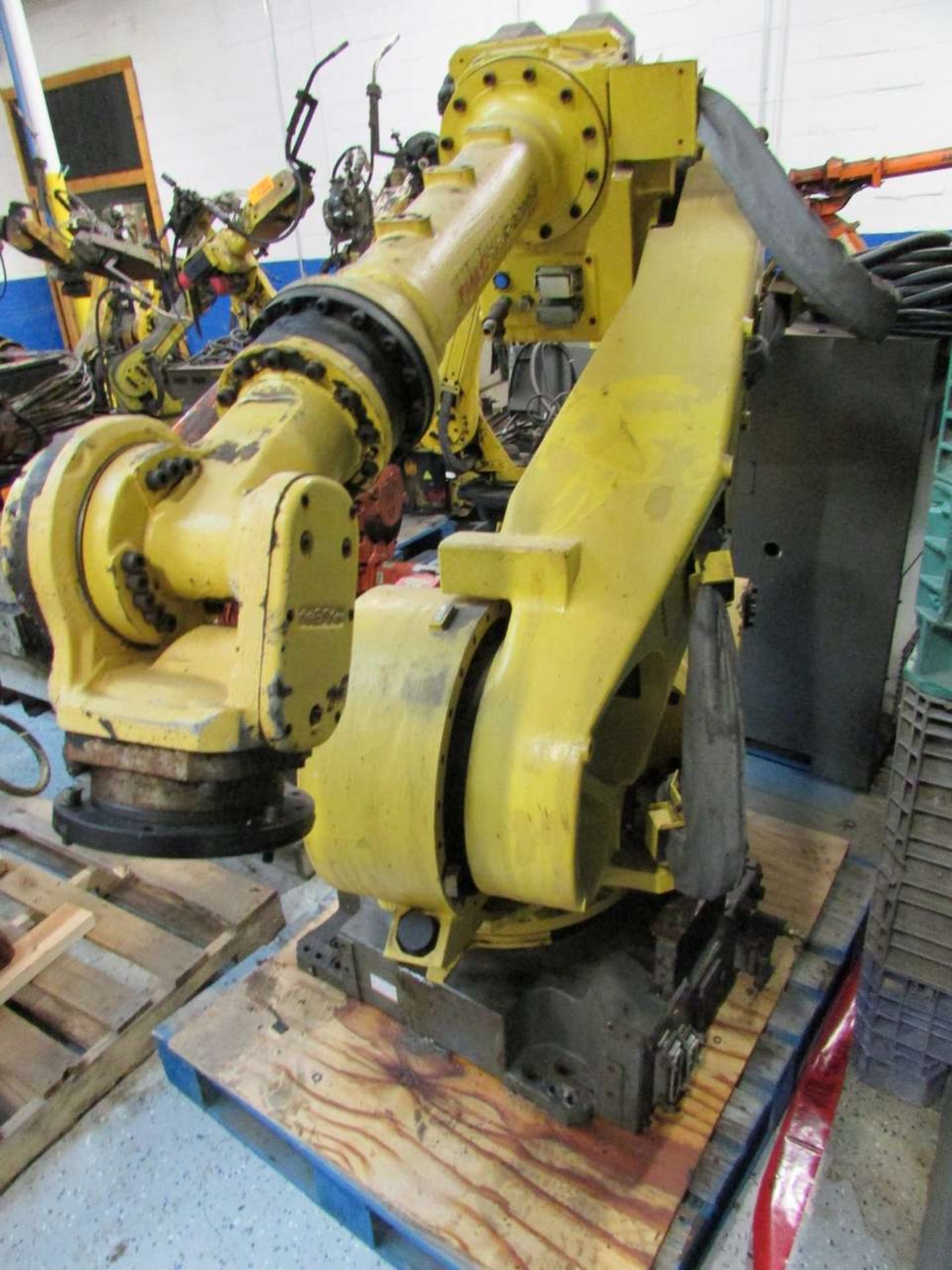 2005 Fanuc R-2000iA/165F 6 Axis Articulating Floor Mounted Robot - Image 2 of 3