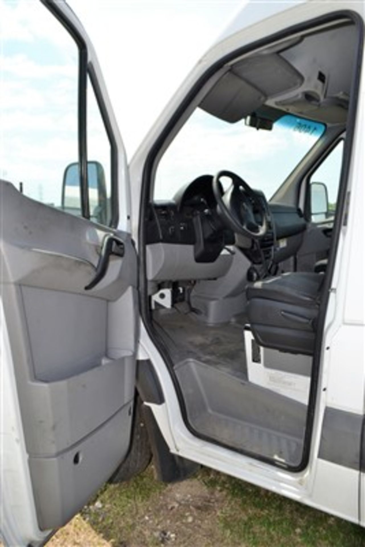 2009 Freightliner Sprinter CRD 3500 Bus - Image 5 of 10