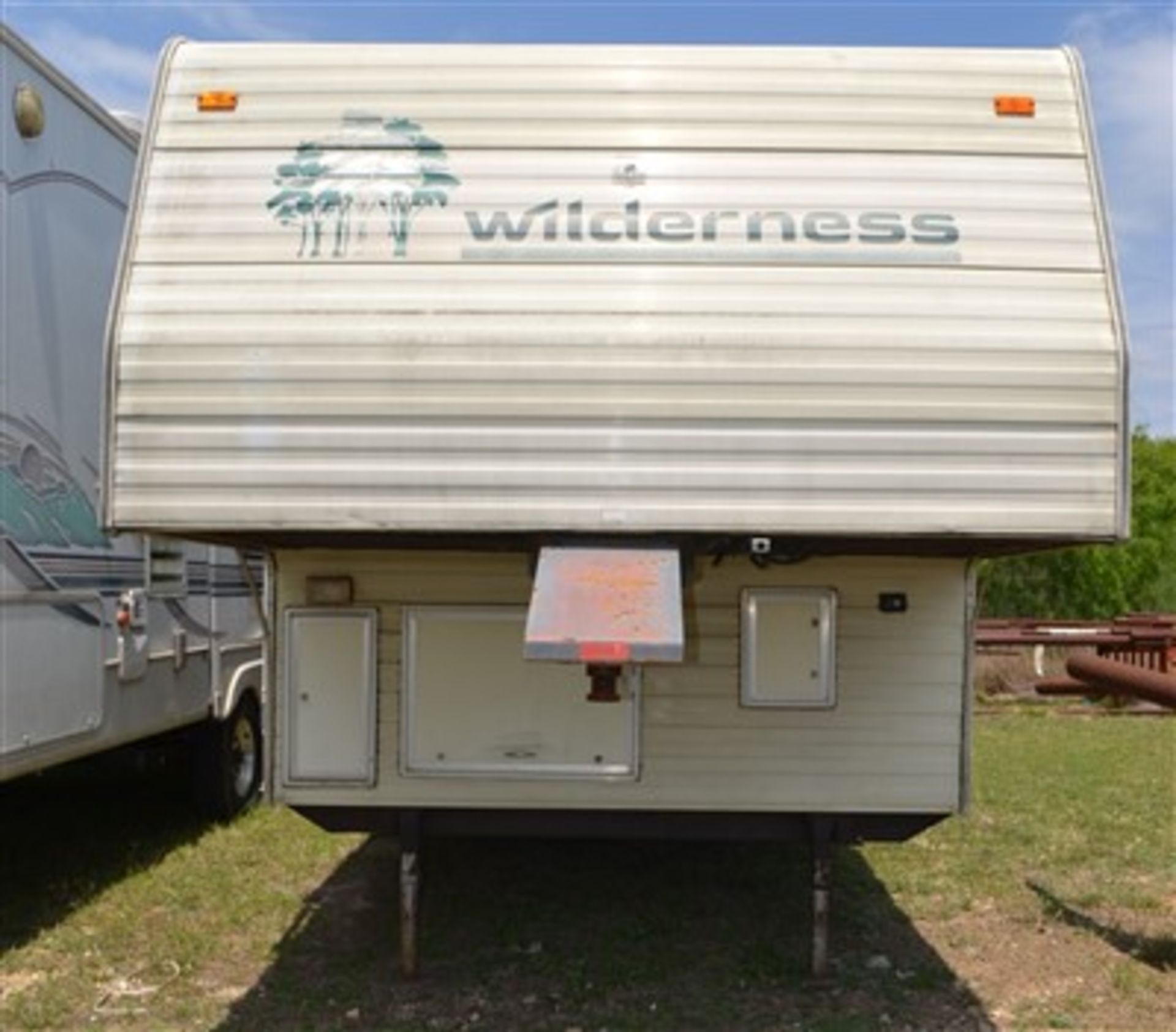 1994 Fleetwood Wilderness RV - Image 5 of 9