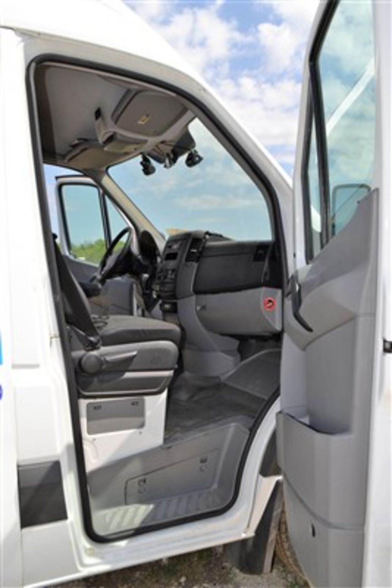 2009 Freightliner Sprinter 3500 Bus - Image 10 of 11