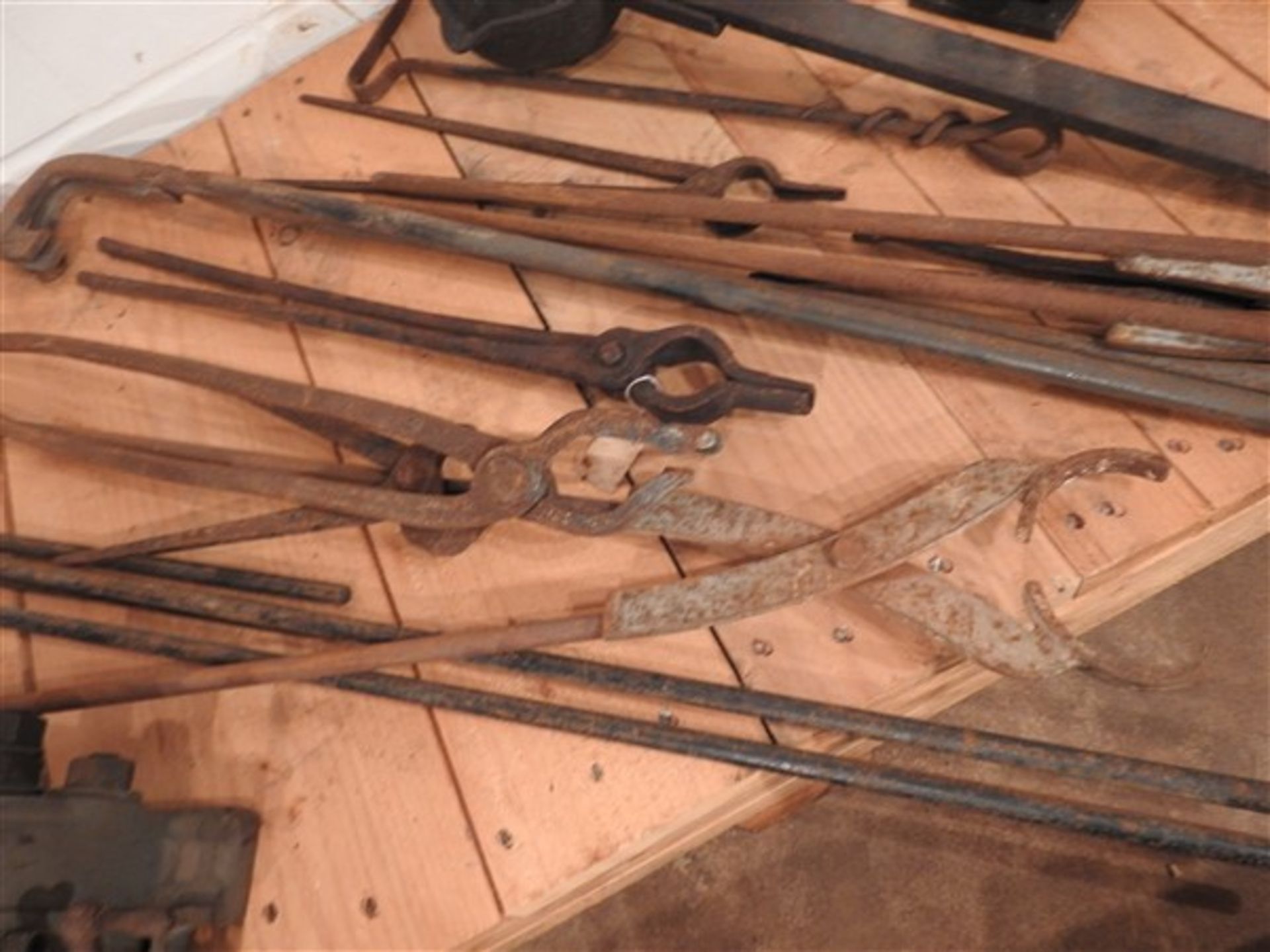 IRON WORKING TOOLS AND CABINET - Image 6 of 7