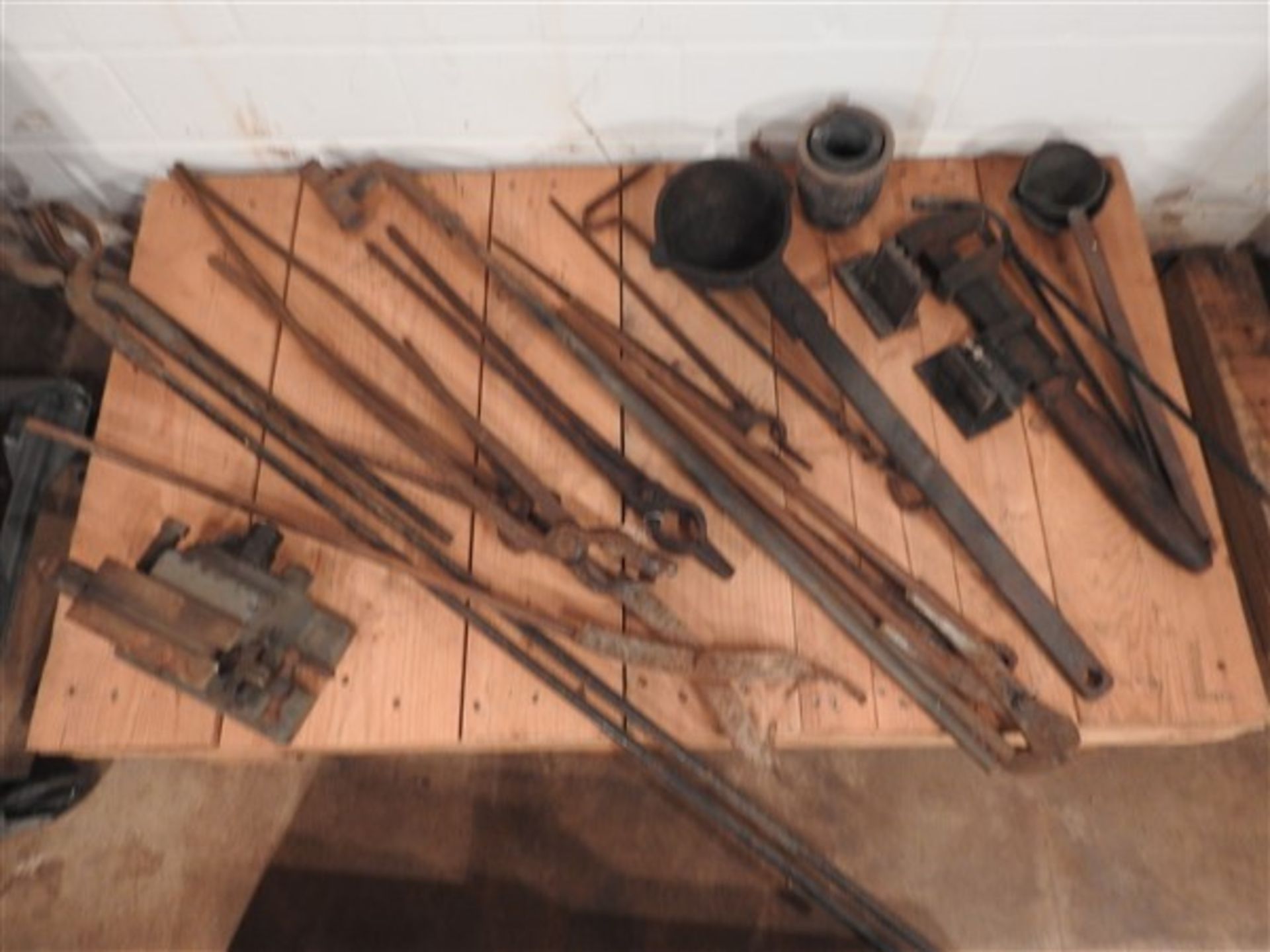 IRON WORKING TOOLS AND CABINET - Image 5 of 7