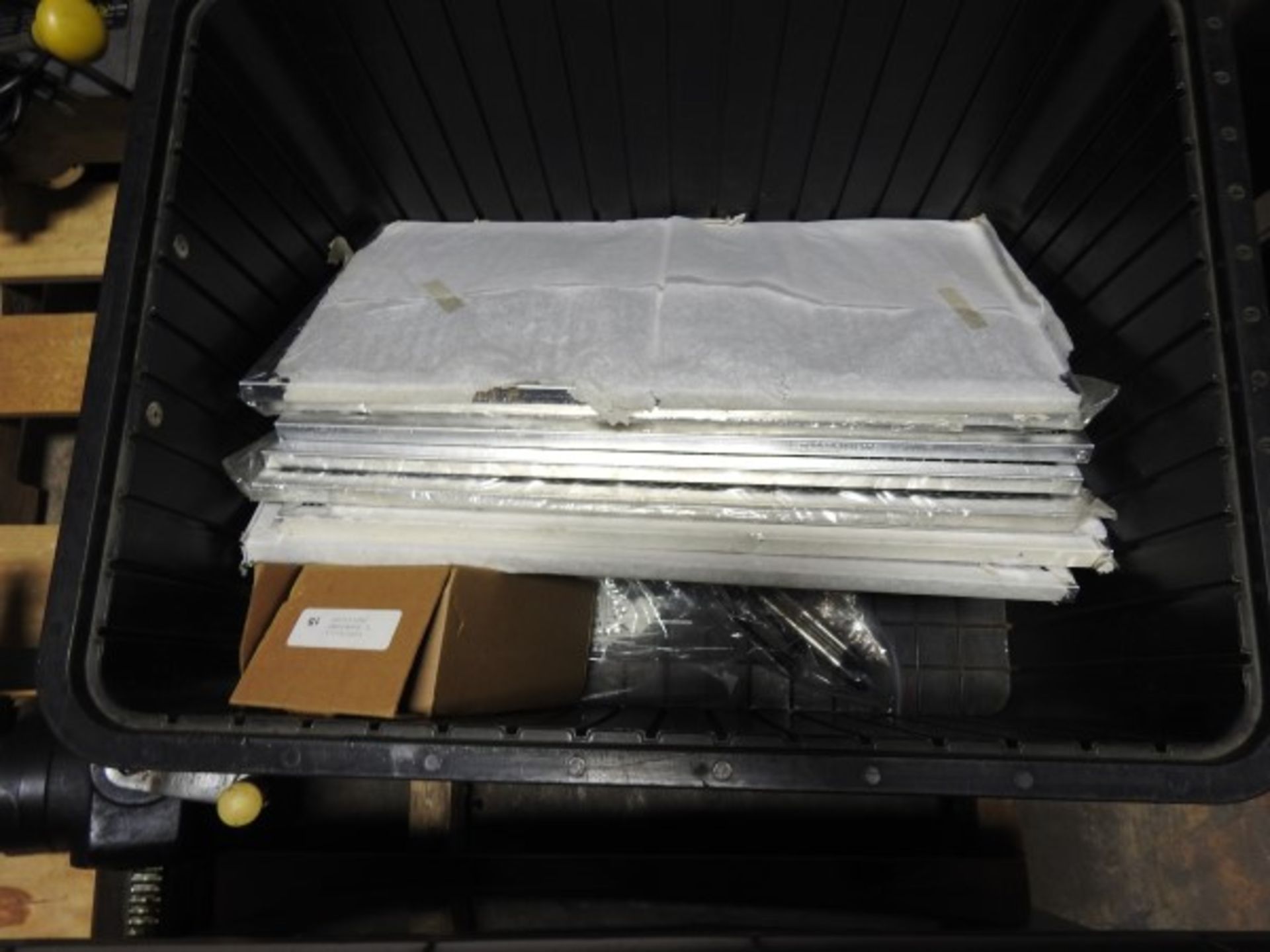 PALLET AND CONTENTS AND LIFT - Image 6 of 10