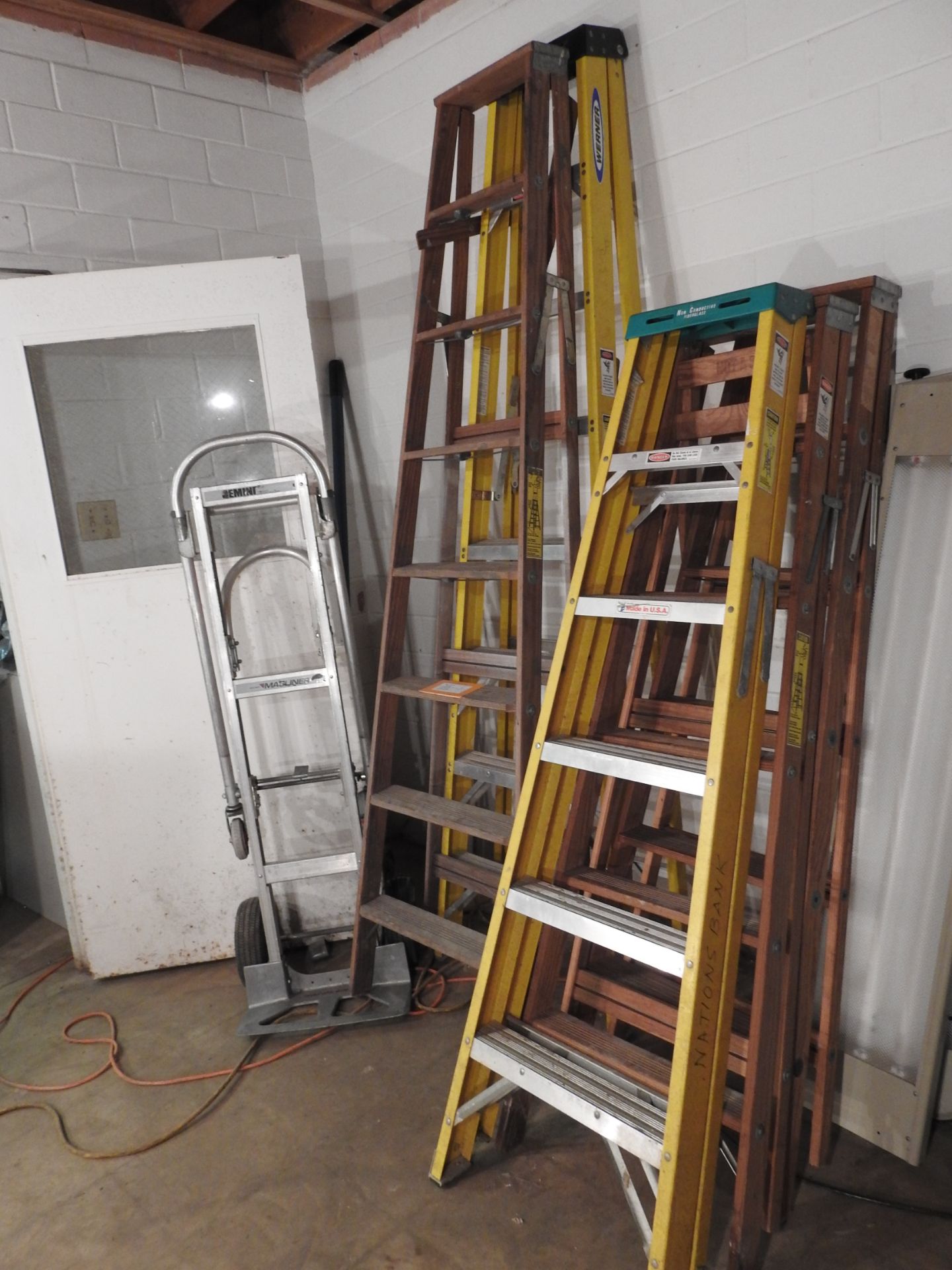 5 Ladders and 1 Dolly - Image 6 of 8