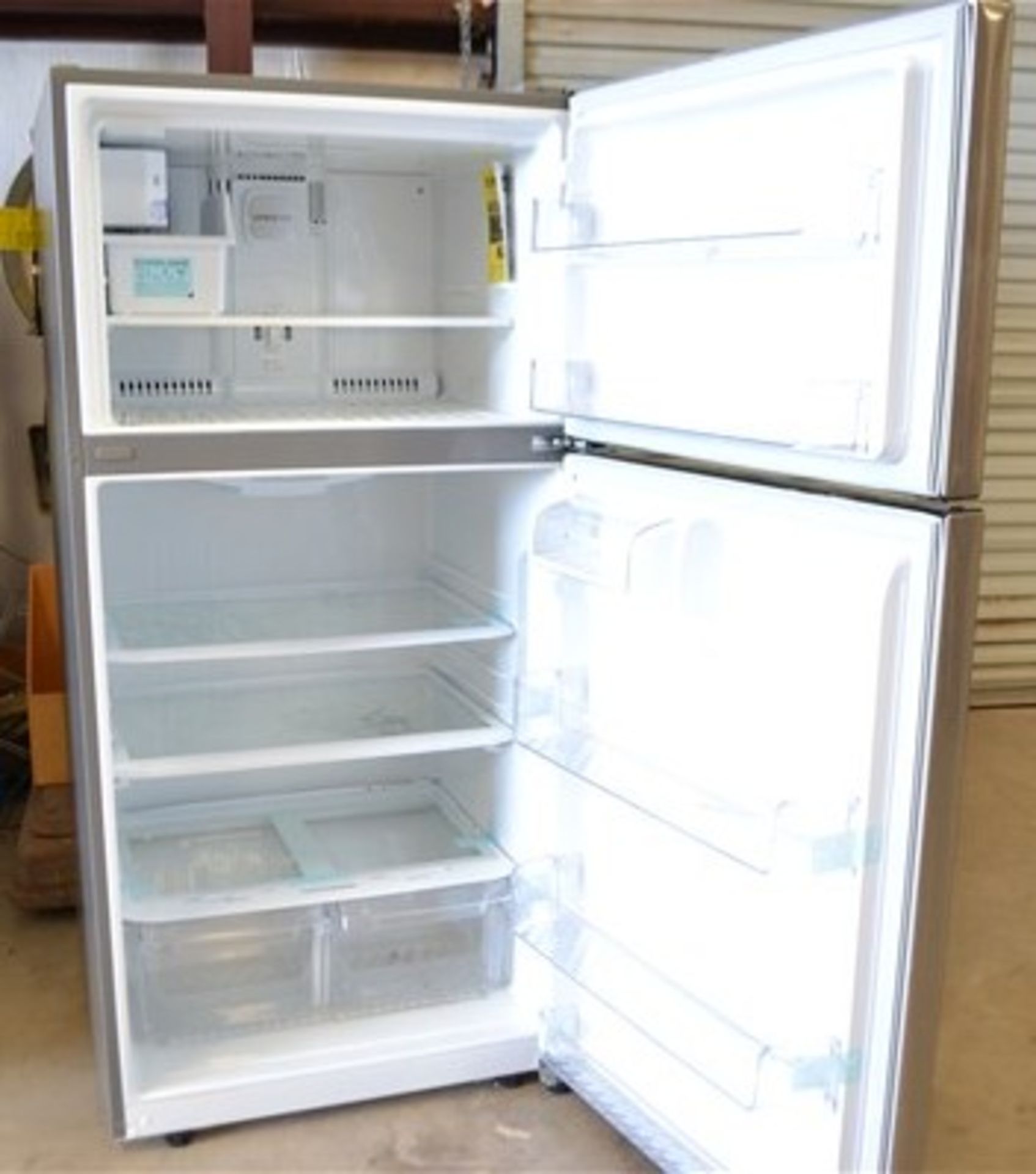 refrigerator - Image 2 of 3