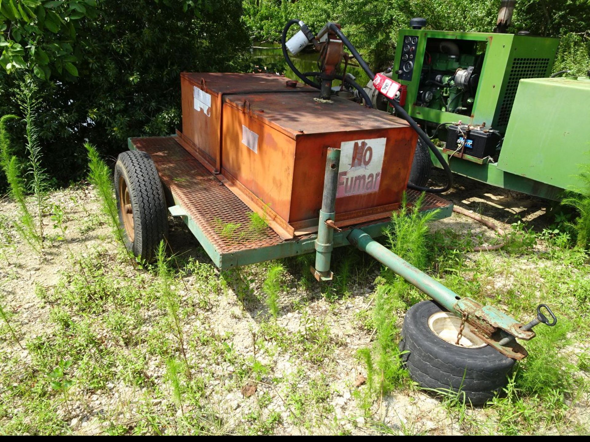 TOWABLE FUEL TRAILER, APPROX 150 GALLON, PIN STYLE HITCH, SINGLE AXLE, WITH MANUAL PUMP (LOCATION: