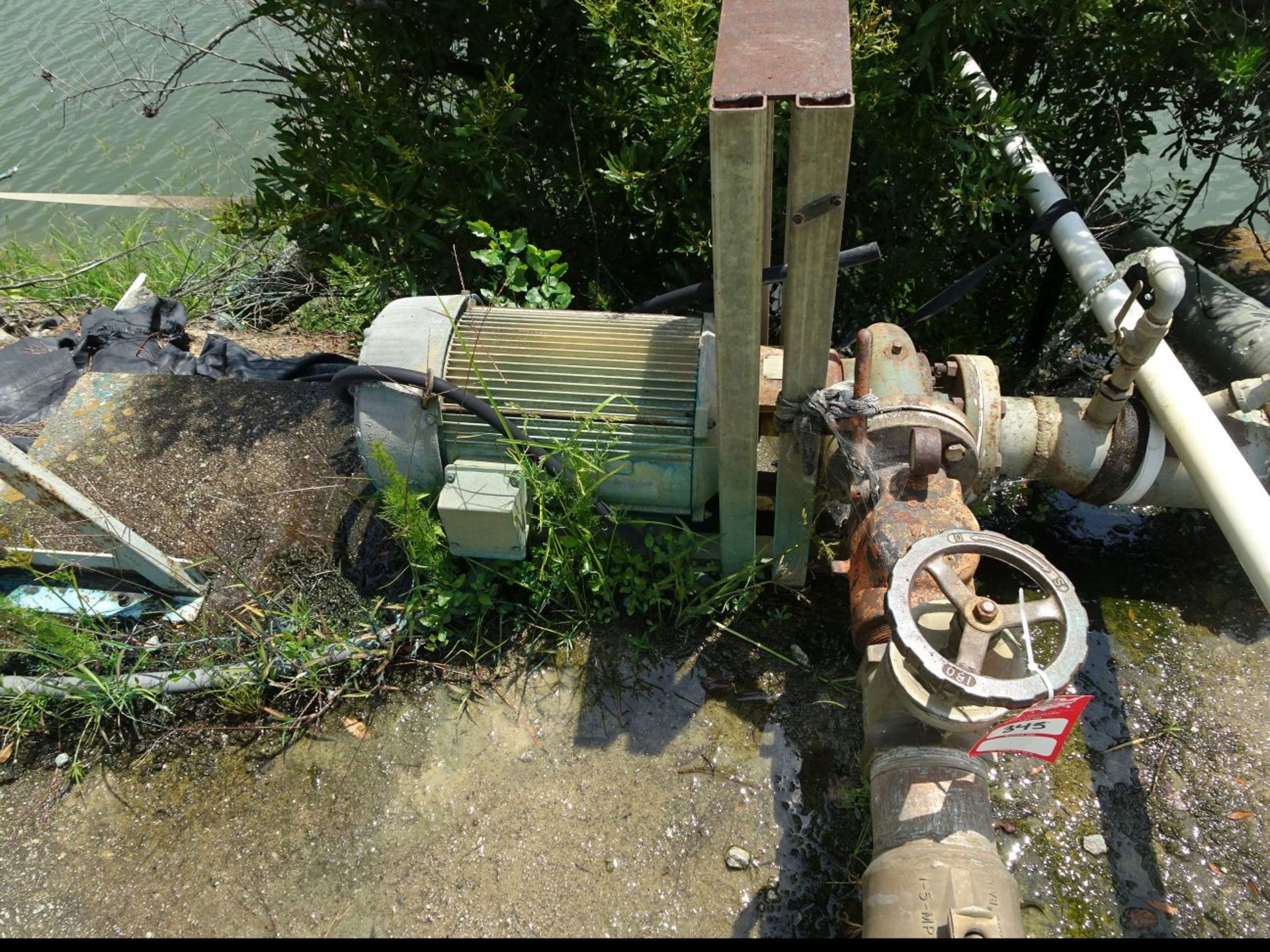 ELECTRIC MOTOR, SIZE UNKNOWN, 240 VOLT, 3 PHASE, WITH CORNELL 3120-2 PUMP(LOCATION: FARM A - POND - Image 3 of 4