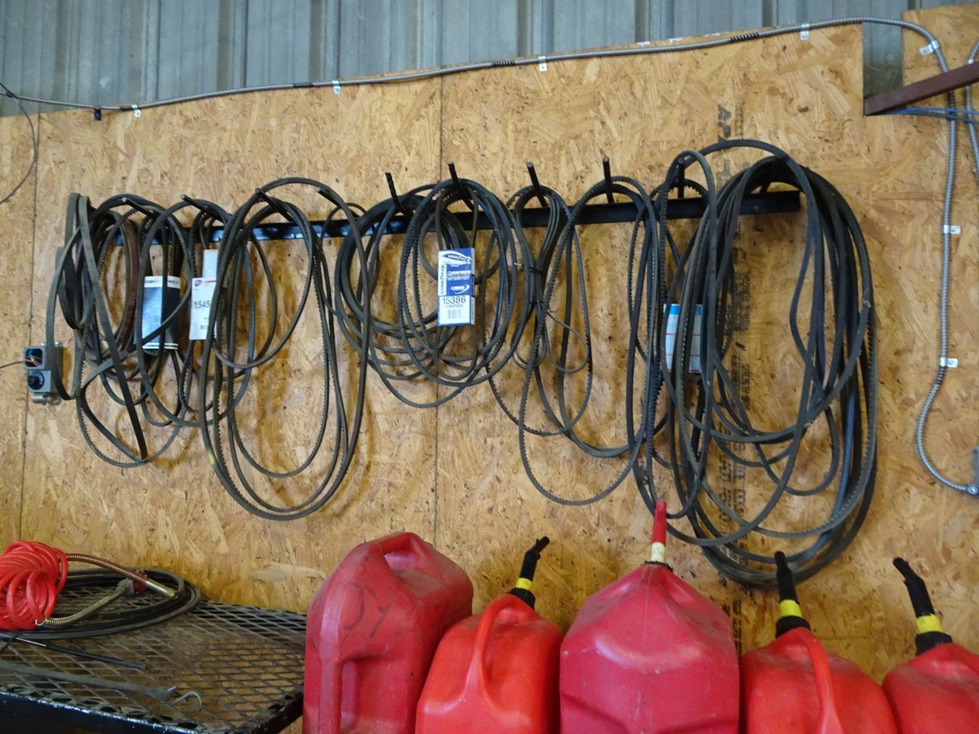 ASSORTED ITEMS, INCLUDES (5) GAS CANS, VARIOUS BELTS, PARTS ORGANIZERS, AND (2) METAL RACKS - Image 5 of 5