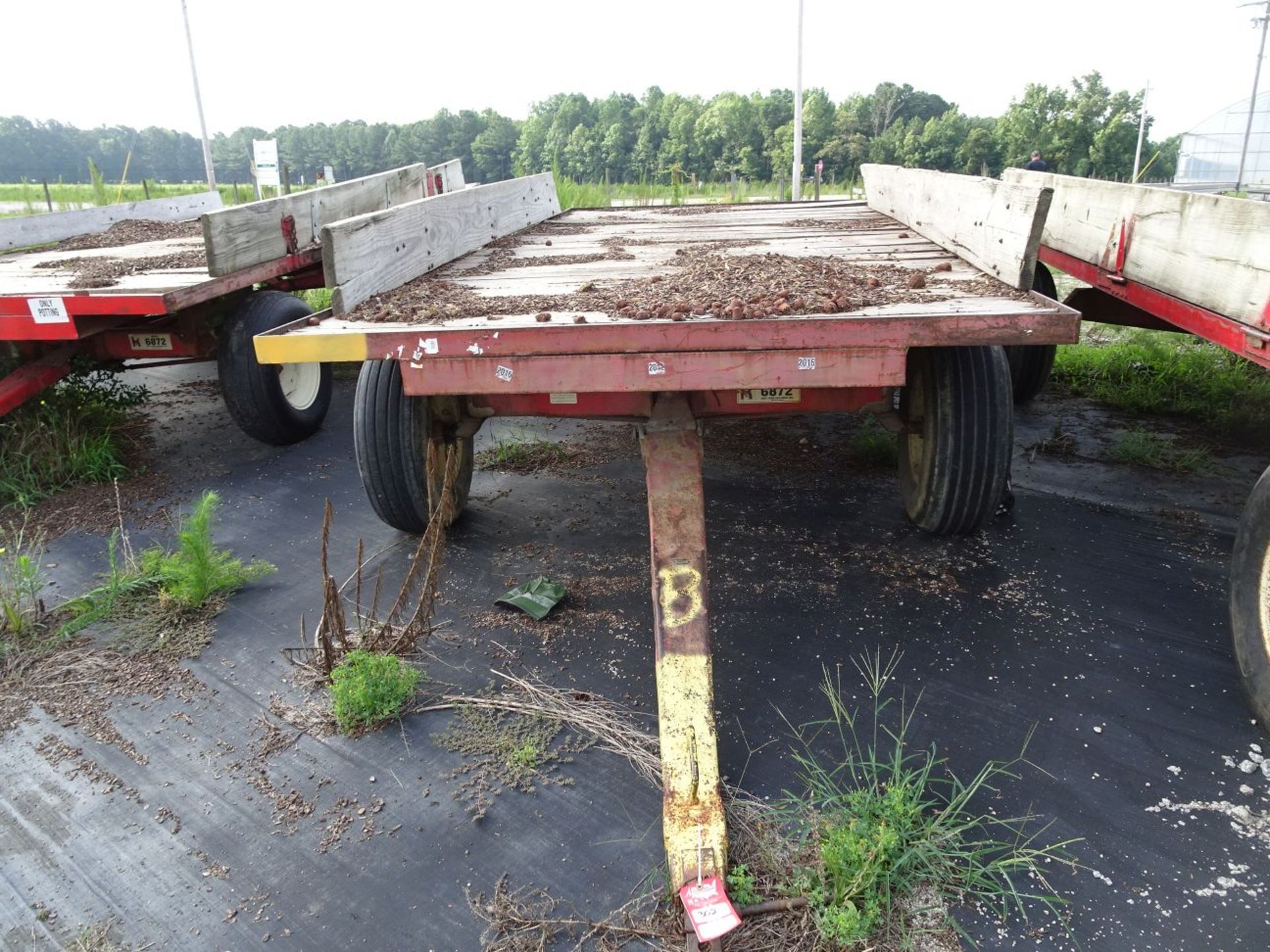 KORY 6872 STEERABLE WAGON, 15' BED, 11L-15 TIRES, WITH HINGED WOOD SIDES (LOCATION: FARM C) - Image 3 of 3