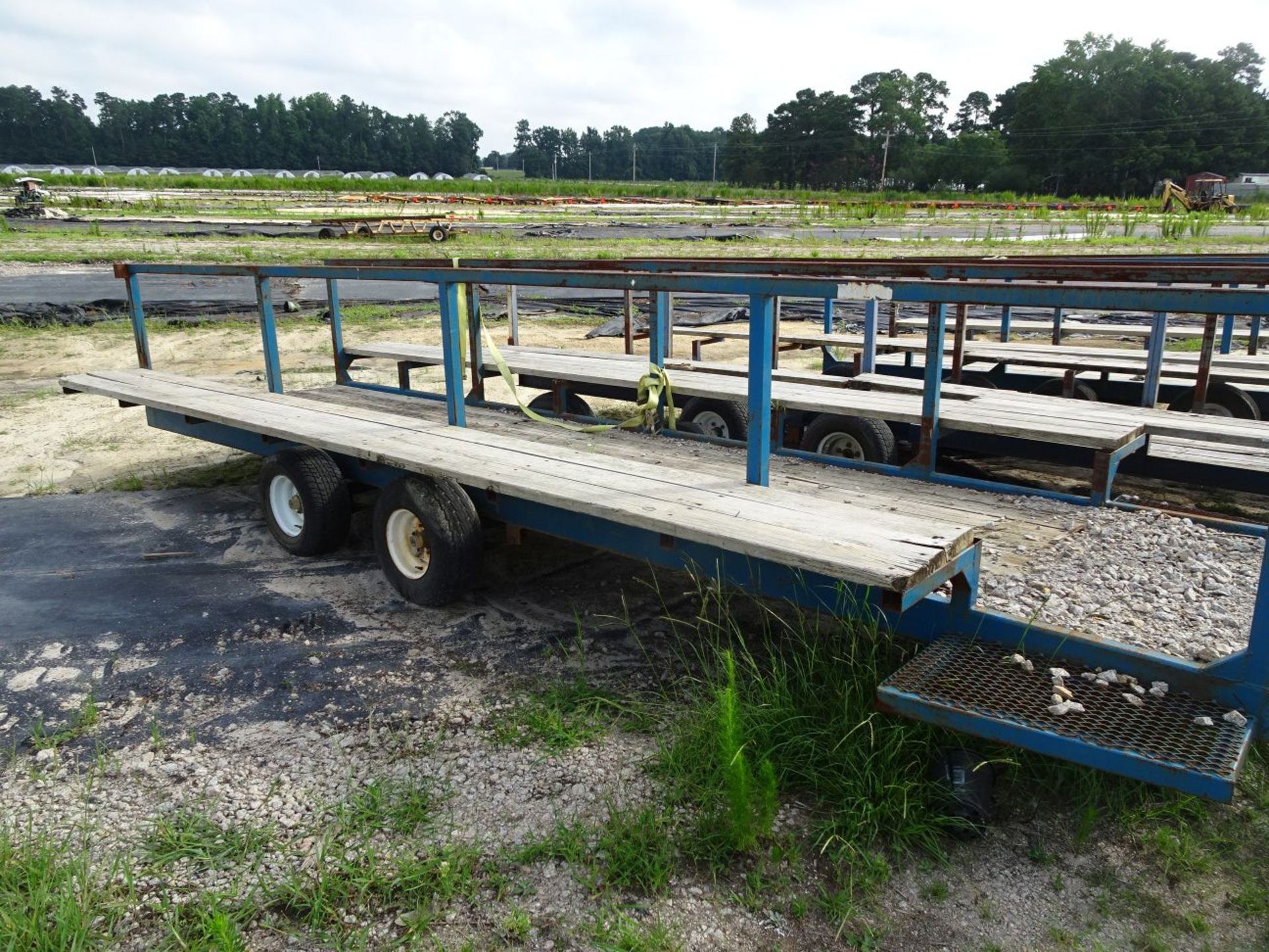 FARM BUILT CUSTOM CART TRAILER, WOOD BED, HAS OUTSIDE MOUNTED WOOD BENCHES, 17' LONG, TANDEM AXLE, - Image 4 of 4