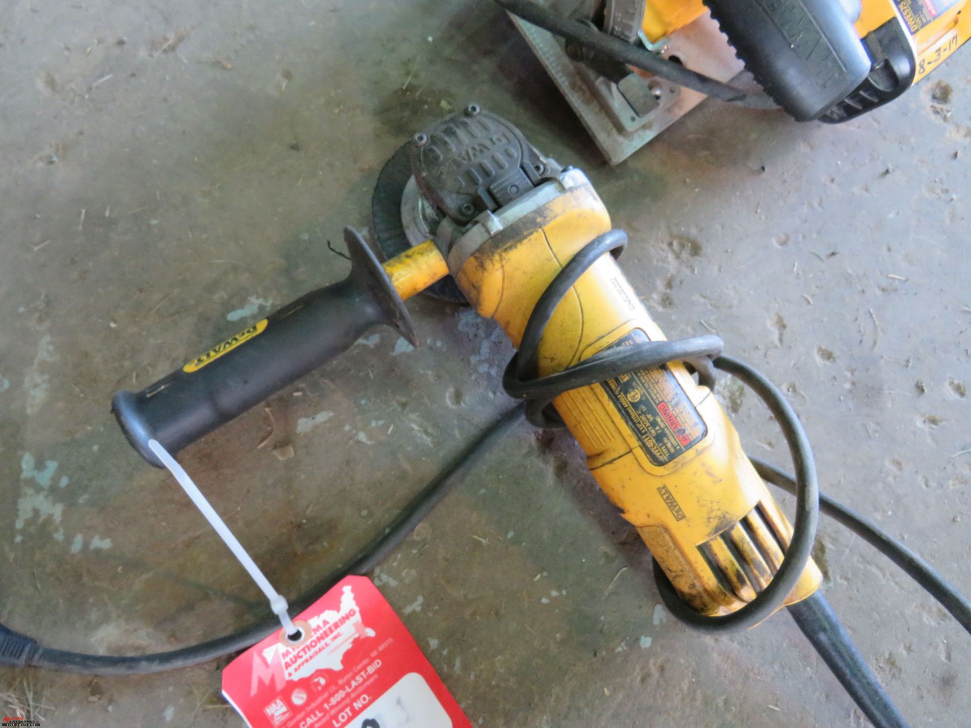 DEWALT ELECTRIC CIRCULAR SAW AND DEWALT ELECTRIC ANGLE GRINDER - Image 2 of 4