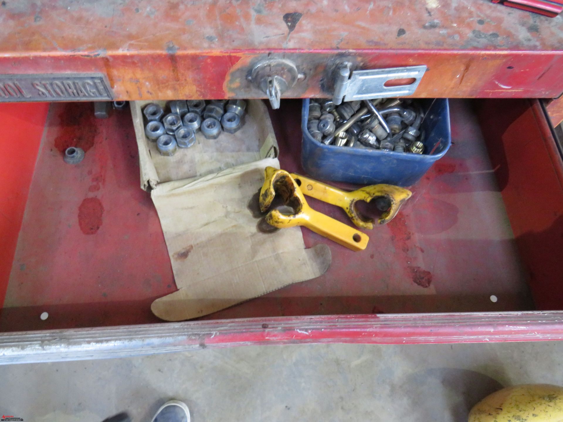 NAPA ROLLING TOOL CHEST WITH TOP CABINET, WITH ASSORTED TIRE TOOLS/SUPPLIES, TO INCLUDE CABINET - Image 3 of 4