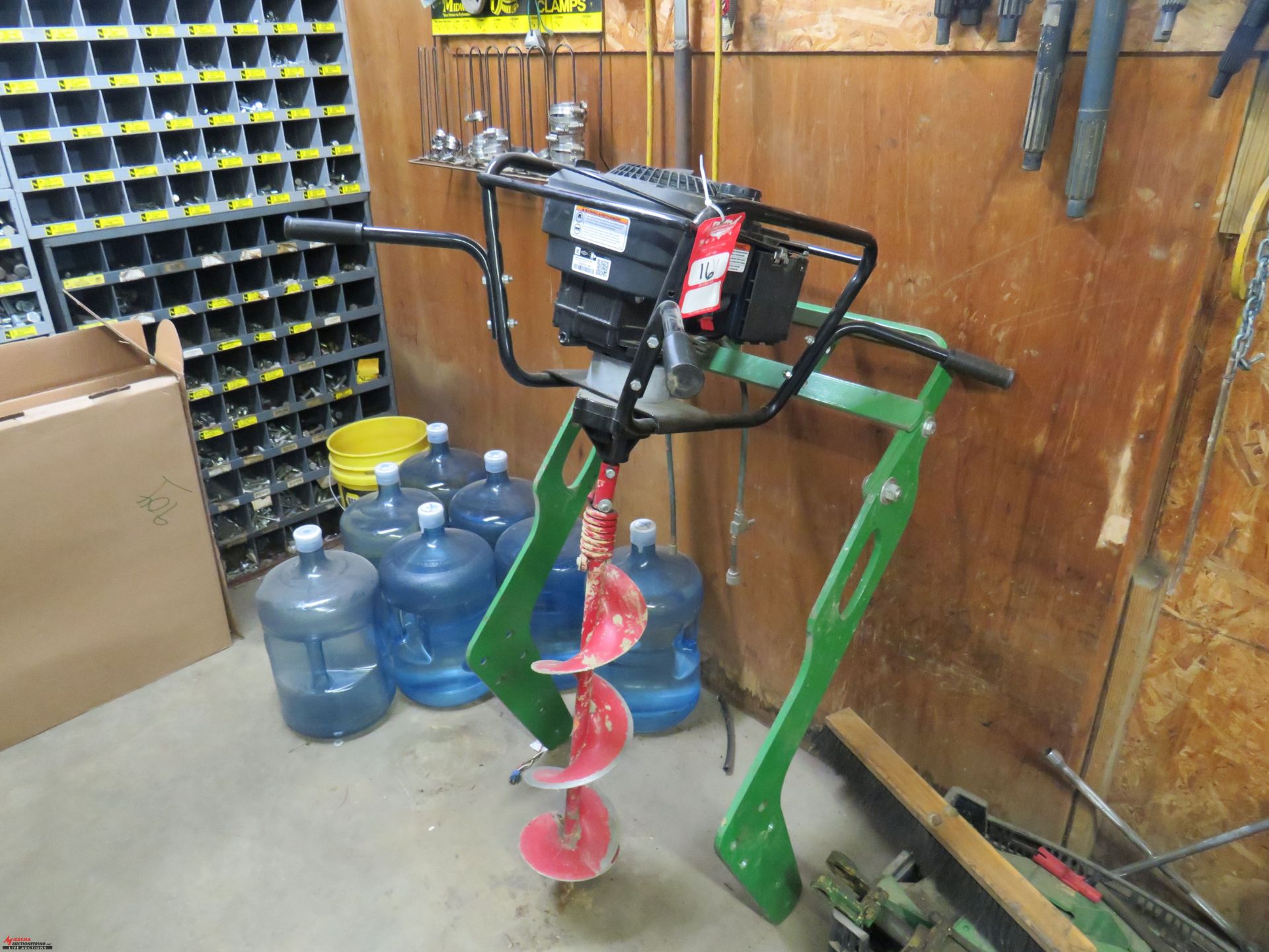 EARTHQUAKE 9800B 2-MAN GAS POWERED AUGER, 6.75 HP BRIGGS AND STRATTON GAS ENGINE, WITH AUGER BIT