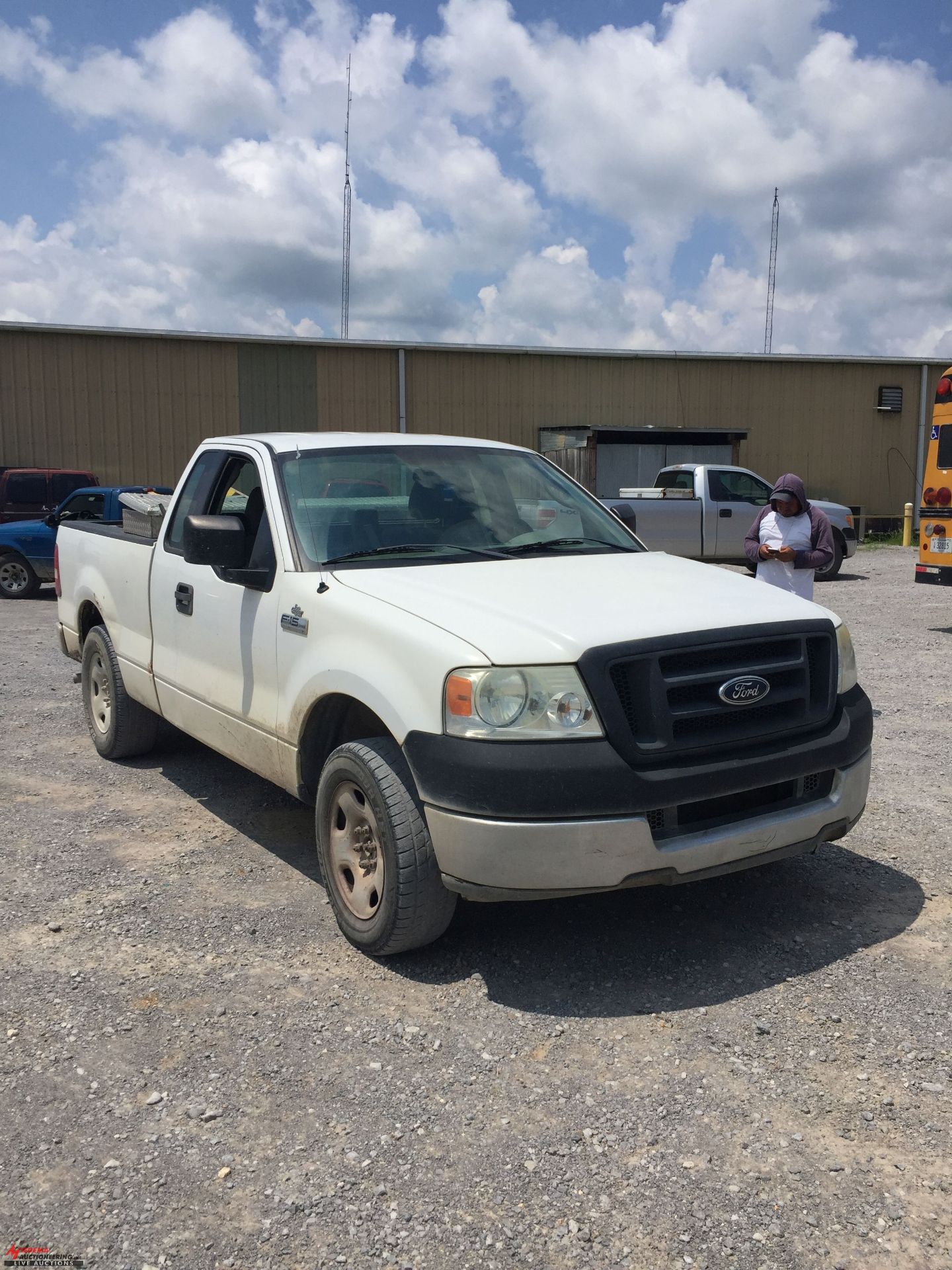 2005 FORD F150 XL SUPER CAB PICKUP TRUCK, LONG BOX, 4.2L GAS ENGINE, AUTOMATIC TRANS, AM/FM,