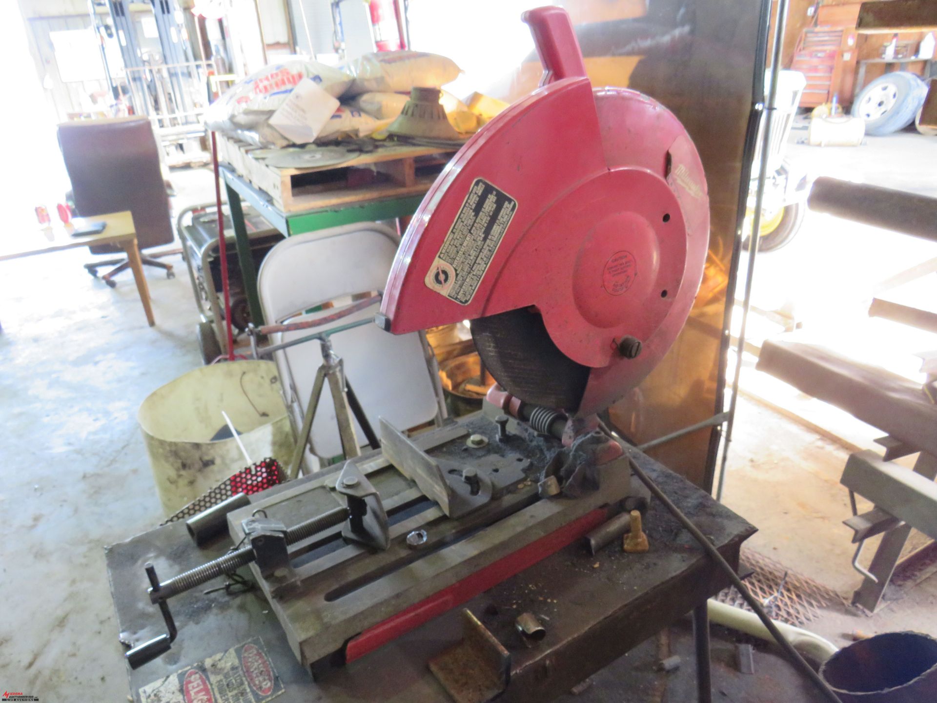 MILWAUKEE 14'' CUT OFF SAW WITH METAL STAND - Image 2 of 4