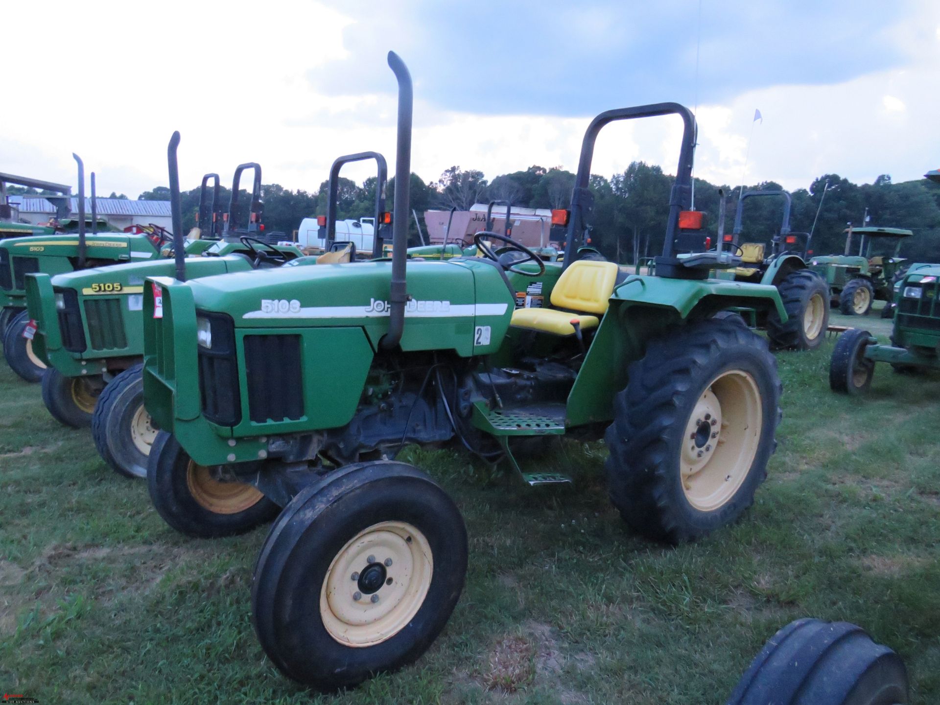 2007 JOHN DEERE 5103 TRACTOR, 3PT, NO TOP LINK, HAS PTO, 13.6-28 REAR TIRES, HOURS NOT AVAILABLE