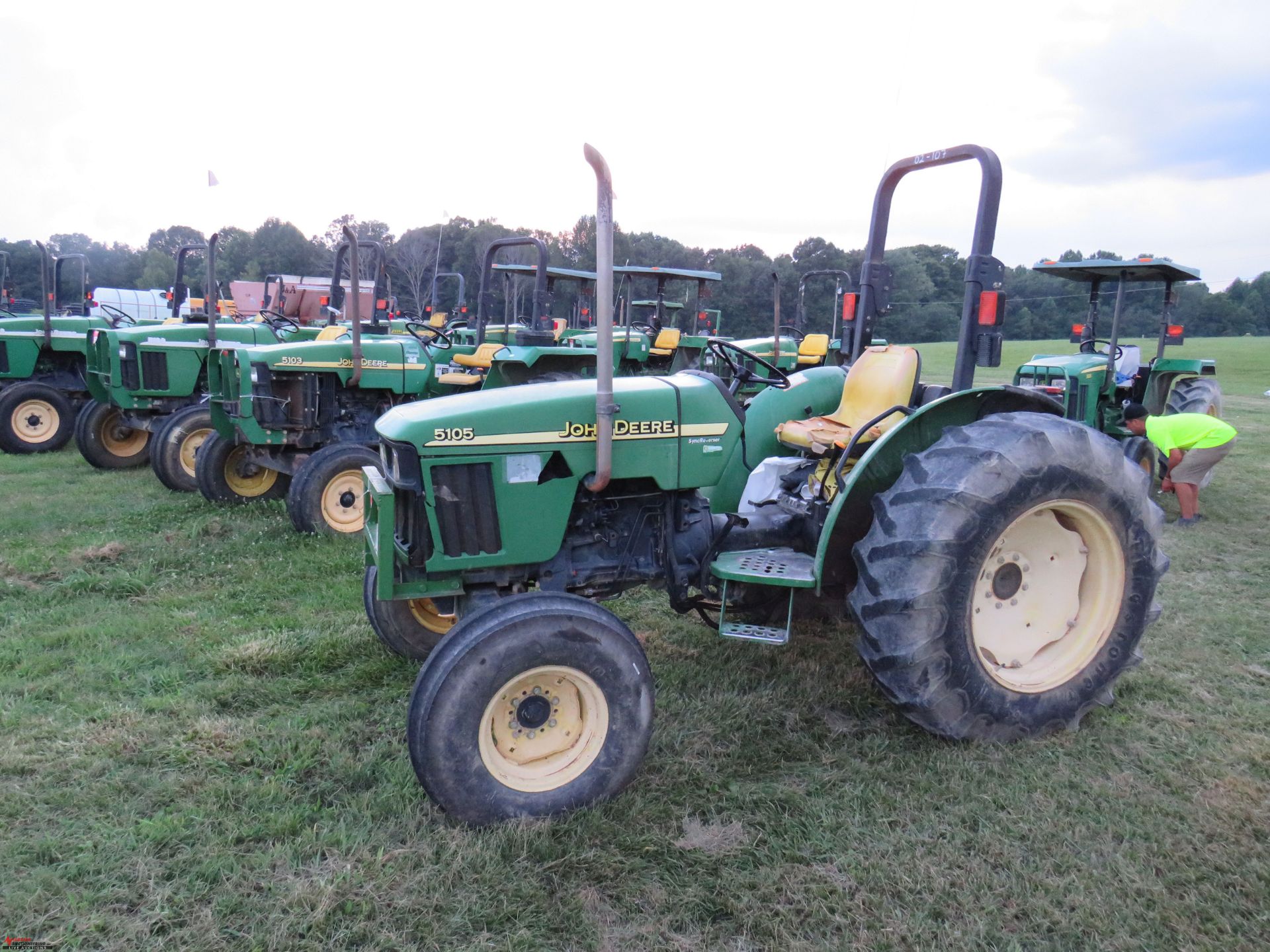 2004 JOHN DEERE 5105 TRACTOR, PTO, NO 3PT, 16.9-28 REAR TIRES, HOURS NOT AVAILABLE ON THIS UNIT, S/N