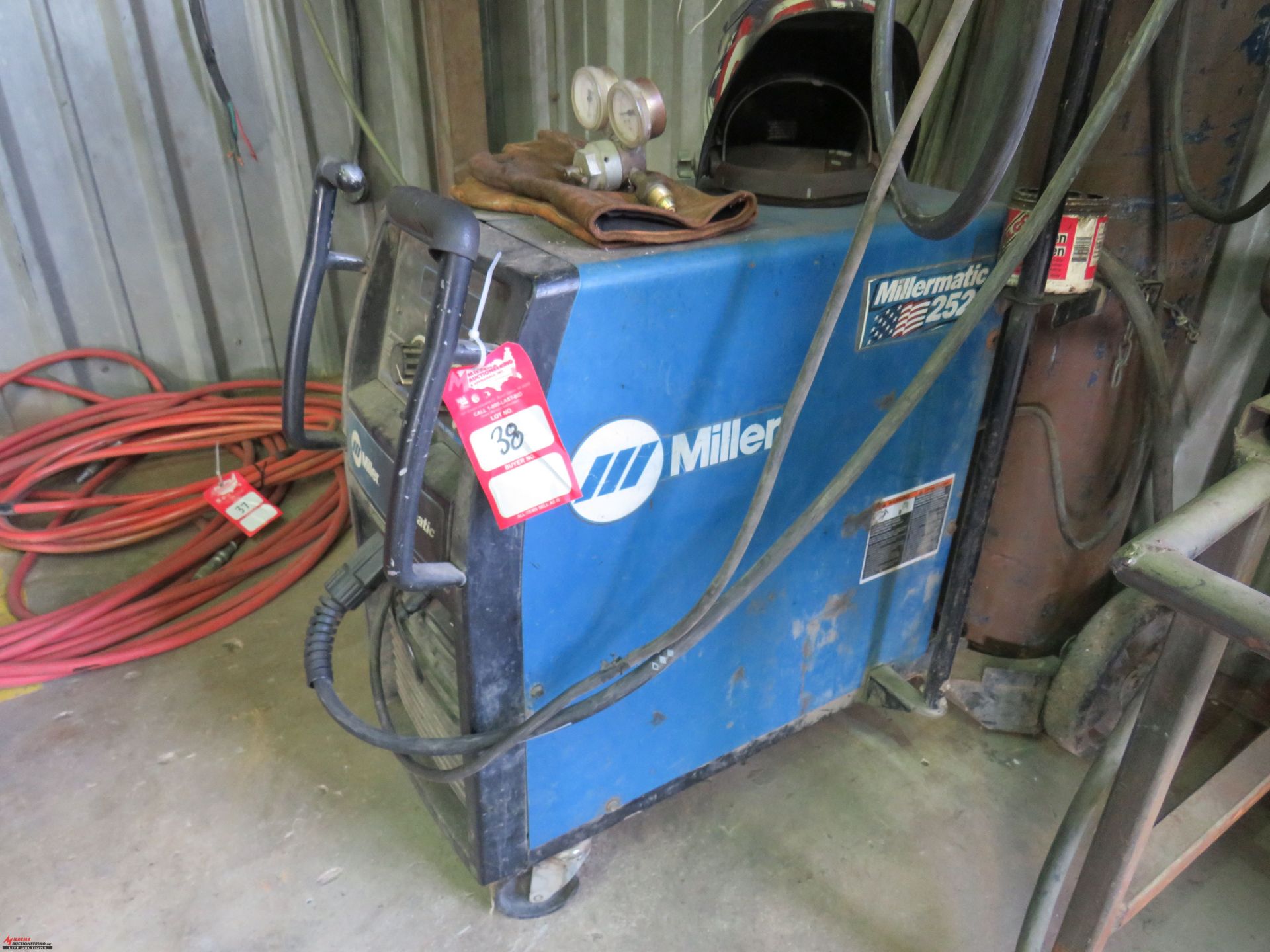 MILLER MILLERMATIC 252 WELDER, WIRE FEED, TANKS ARE NOT INCLUDED