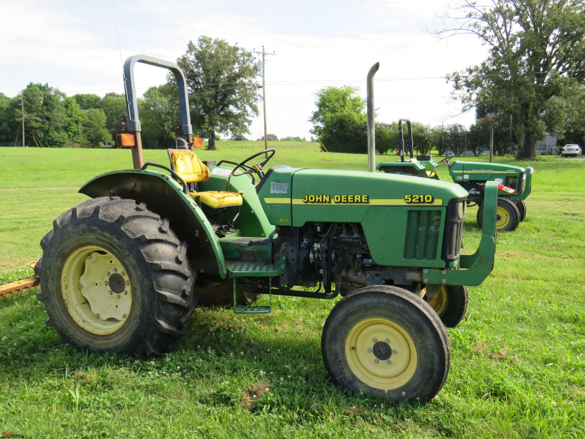1999 JOHN DEERE 5210 TRACTOR, 3PT, PTO, 16.9-24 REAR TIRES, HOURS NOT AVAILABLE ON THIS UNIT, S/N - Image 2 of 7
