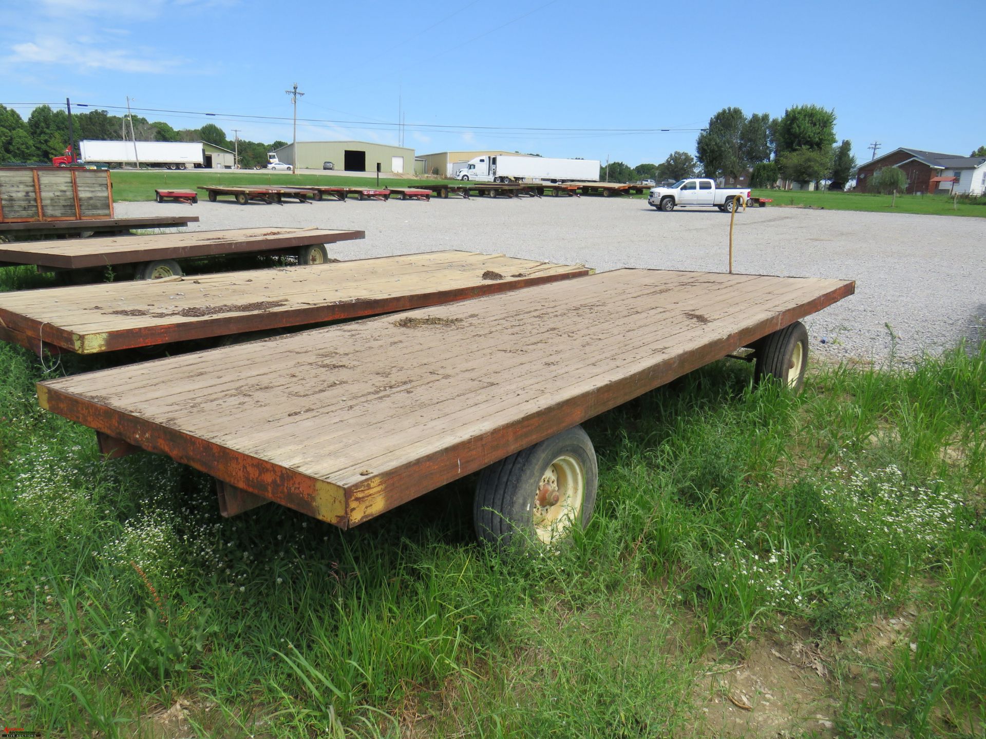 KORY 6072 FLAT BED WAGON, 20', TIE ROD STEERING, PIN HITCH, HAS FLAT TIRE - Image 2 of 3