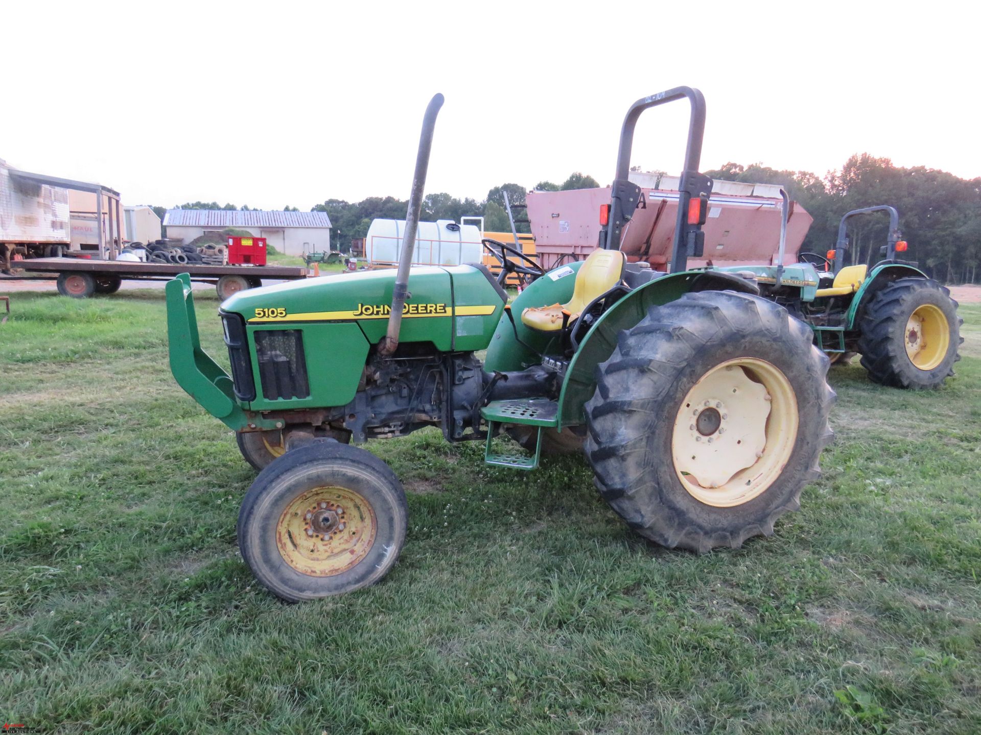 2004 JOHN DEERE 5105 TRACTOR, PTO, 16.9-28 REAR TIRES, 4178 HOURS SHOWING (HOURS SUBJECT TO CHANGE),
