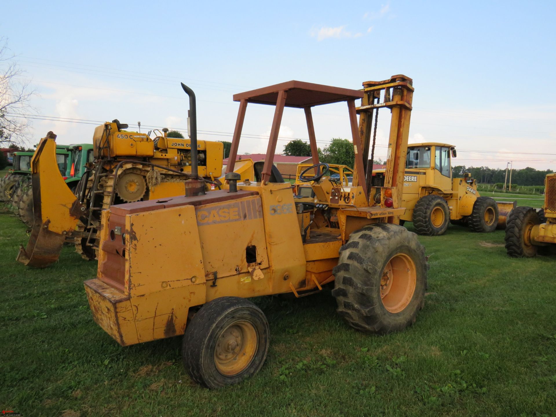 CASE 586E ROUGH TERRAIN FORKLIFT, 2-WHEEL DRIVE, DIESEL, OROPS, 4'' FORKS, 6991 HOURS SHOWING (HOURS - Image 2 of 7