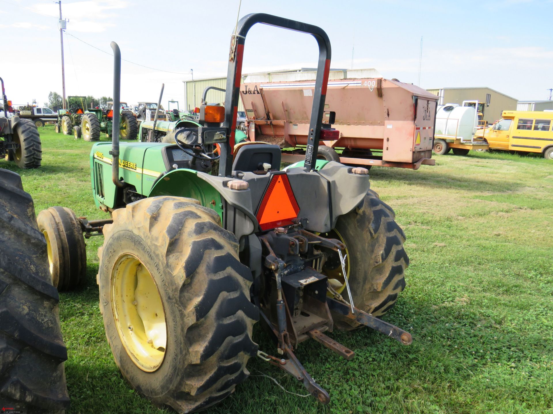 2004 JOHN DEERE 5105 TRACTOR, 3PT, NO TOP LINK, HAS PTO, 16.9-24 TIRES, NON-RUNNING UNIT, FOR - Image 4 of 7