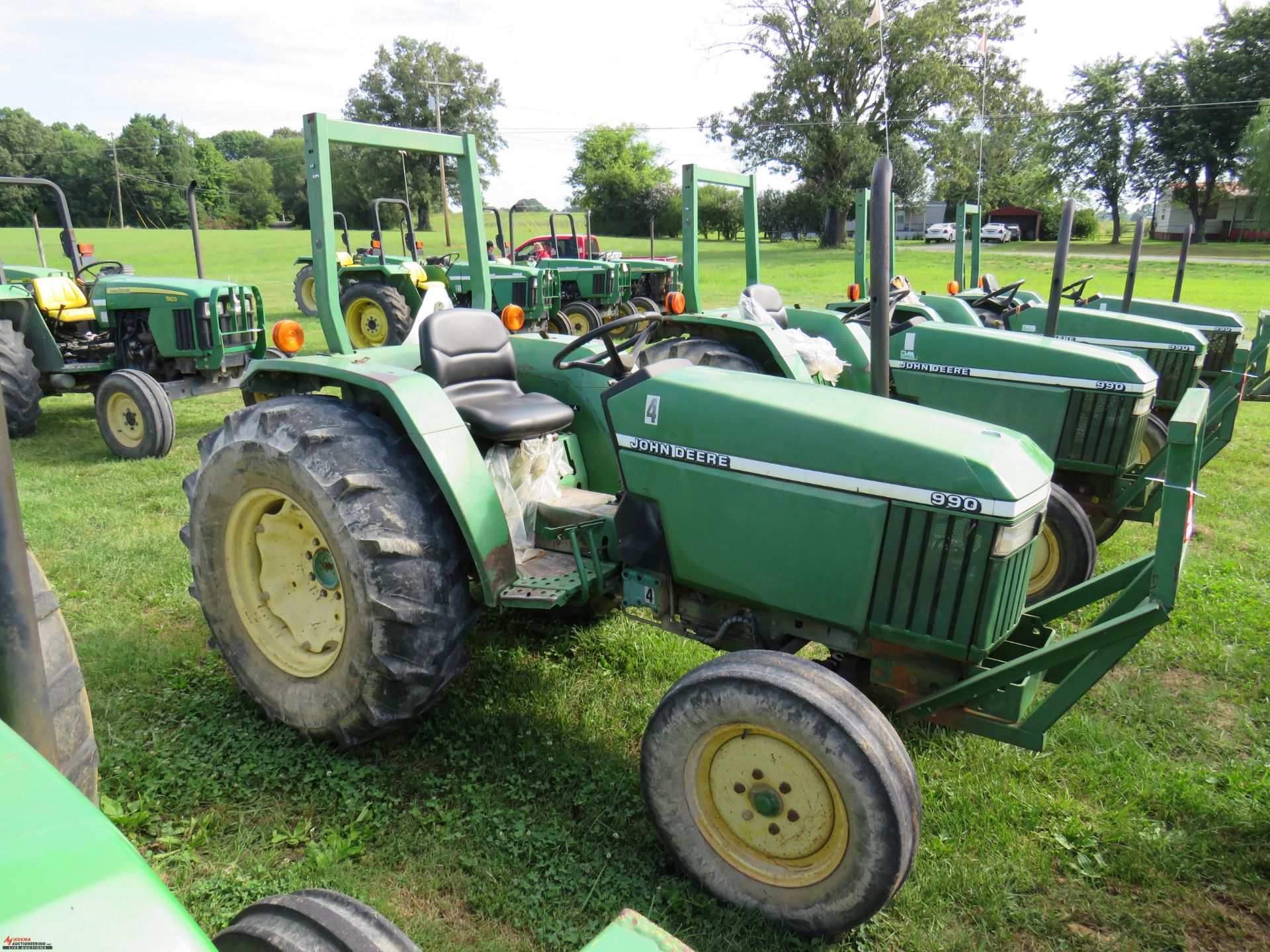 2001 JOHN DEERE 990 TRACTOR, PTO, NO 3PT ARMS, 14.9-24 TIRES, 5555 HOURS SHOWING (HOURS SUBJECT TO - Image 2 of 8