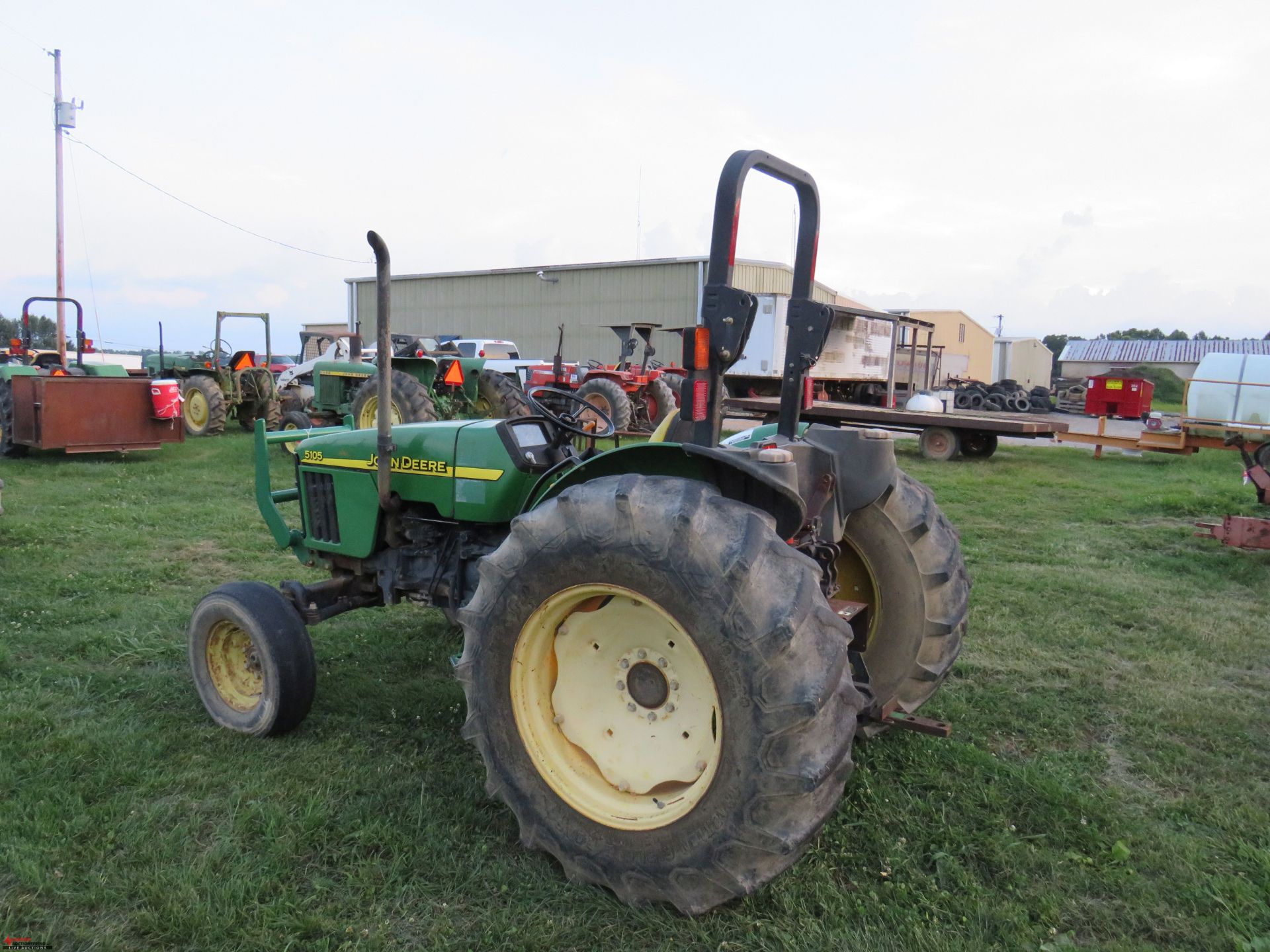 2004 JOHN DEERE 5105 TRACTOR, PTO, 16.9-28 REAR TIRES, 4178 HOURS SHOWING (HOURS SUBJECT TO CHANGE), - Image 4 of 7