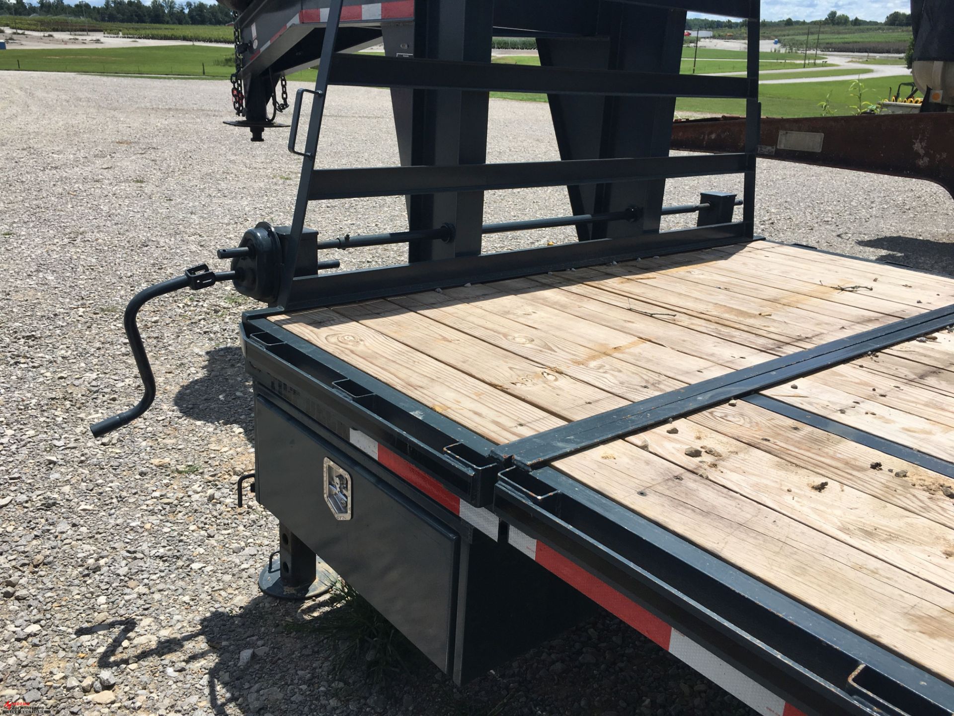 2018 BETTER BUILT GOOSENECK TRAILER, WOOD DECK, TILT BED, 20000 GVWR, VIN 4MNFG2524J1000443 - Image 8 of 10