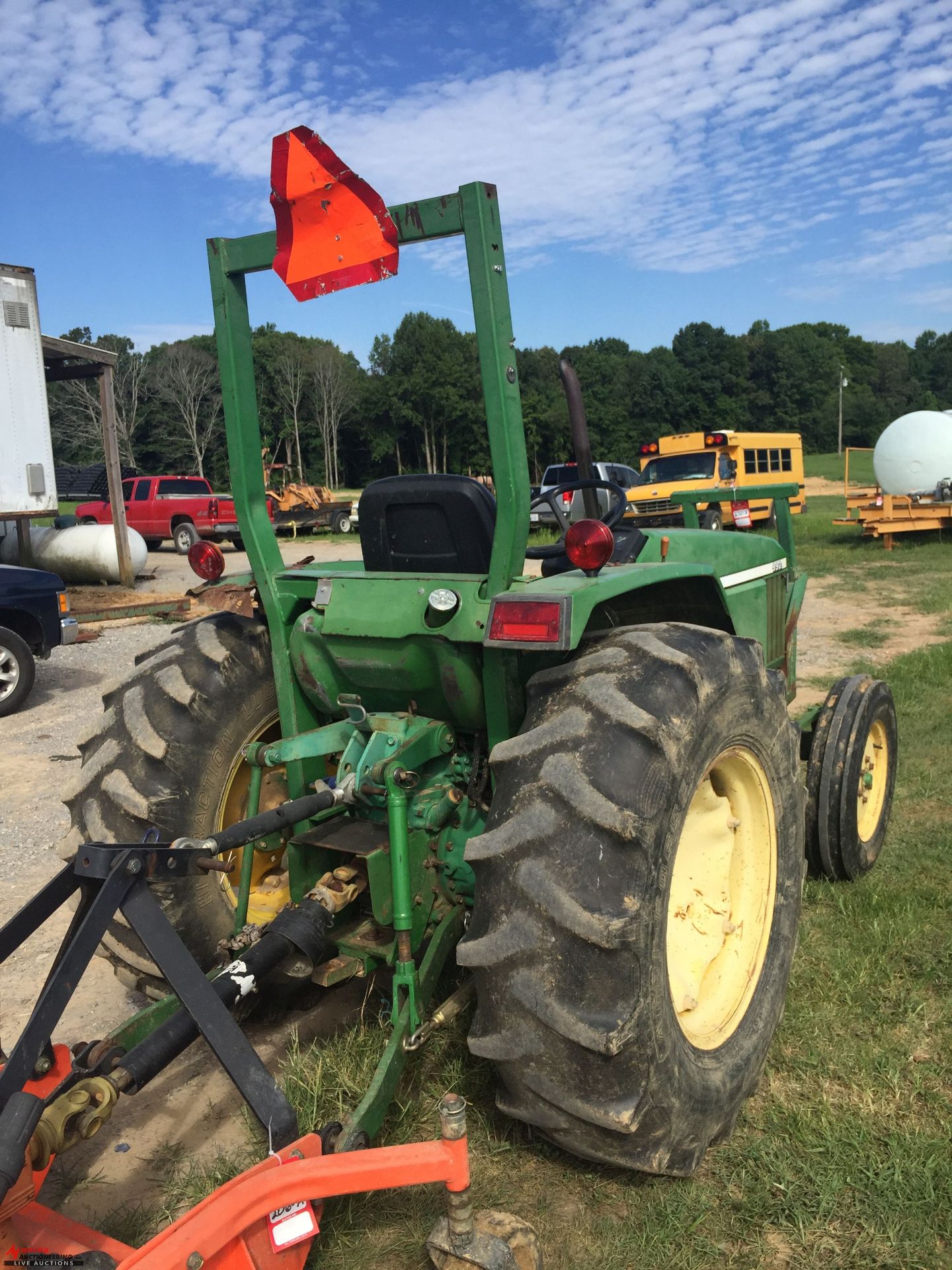 2001 JOHN DEERE 990 TRACTOR, 3PT, PTO, 14.9-24 REAR TIRES, 5124 HOURS SHOWING (HOURS SUBJECT TO - Image 3 of 7