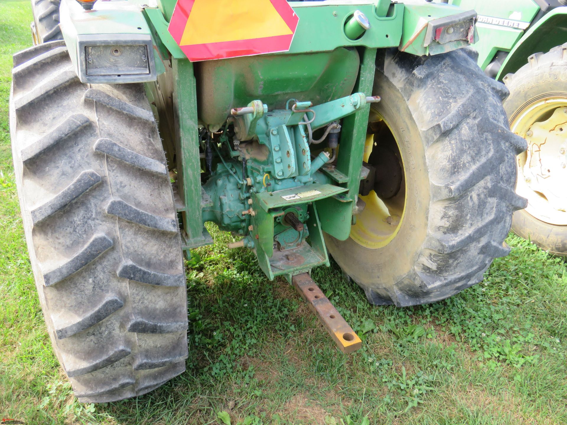2001 JOHN DEERE 990 TRACTOR, PTO, NO 3PT ARMS, 14.9-24 TIRES, 5555 HOURS SHOWING (HOURS SUBJECT TO - Image 5 of 8