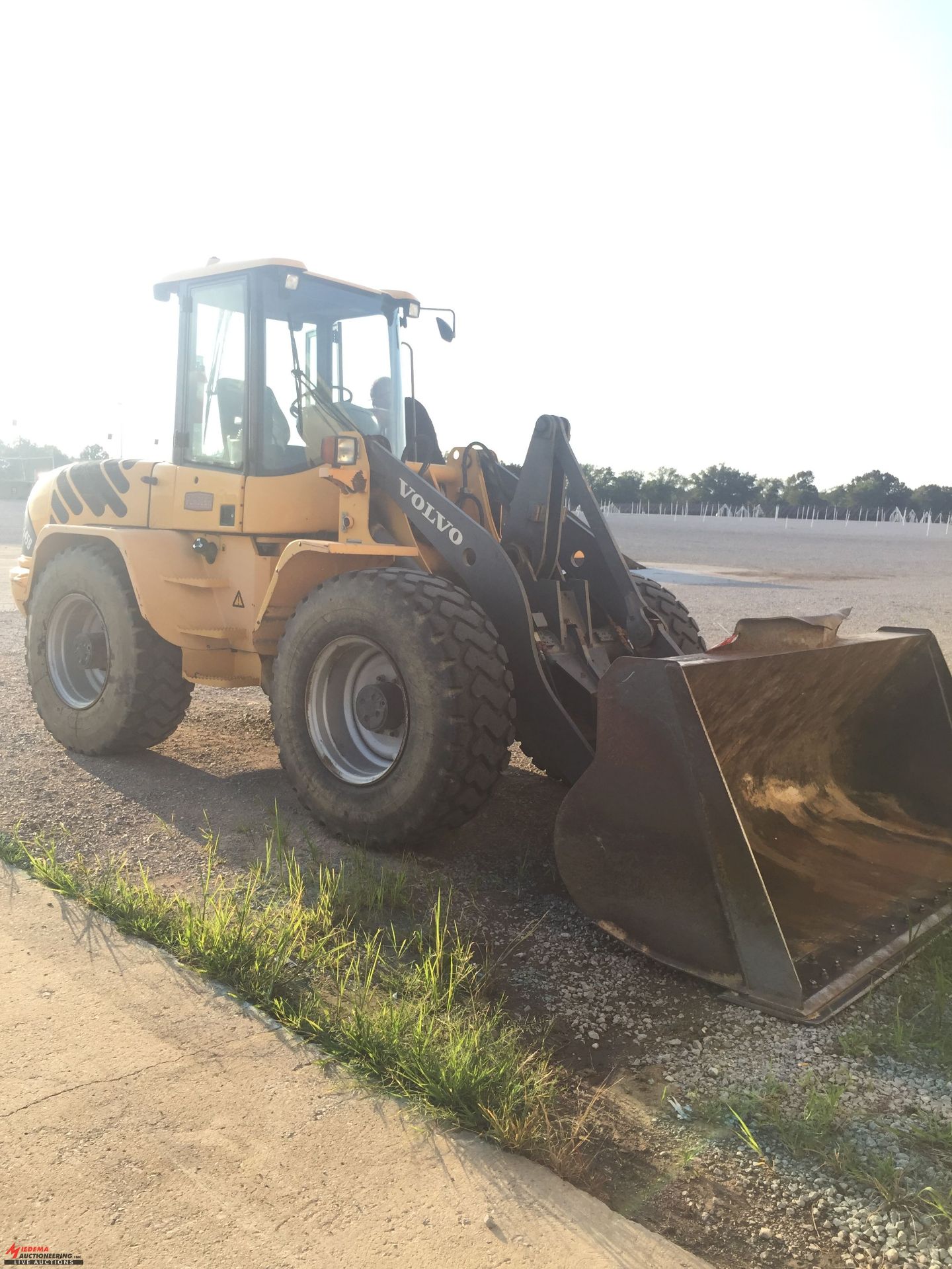 VOLVO L45B WHEEL LOADER, CAB, QUICK ATTACH, 17.5R25 TIRES, S/N VCE0L45BT01941904 - Image 4 of 6