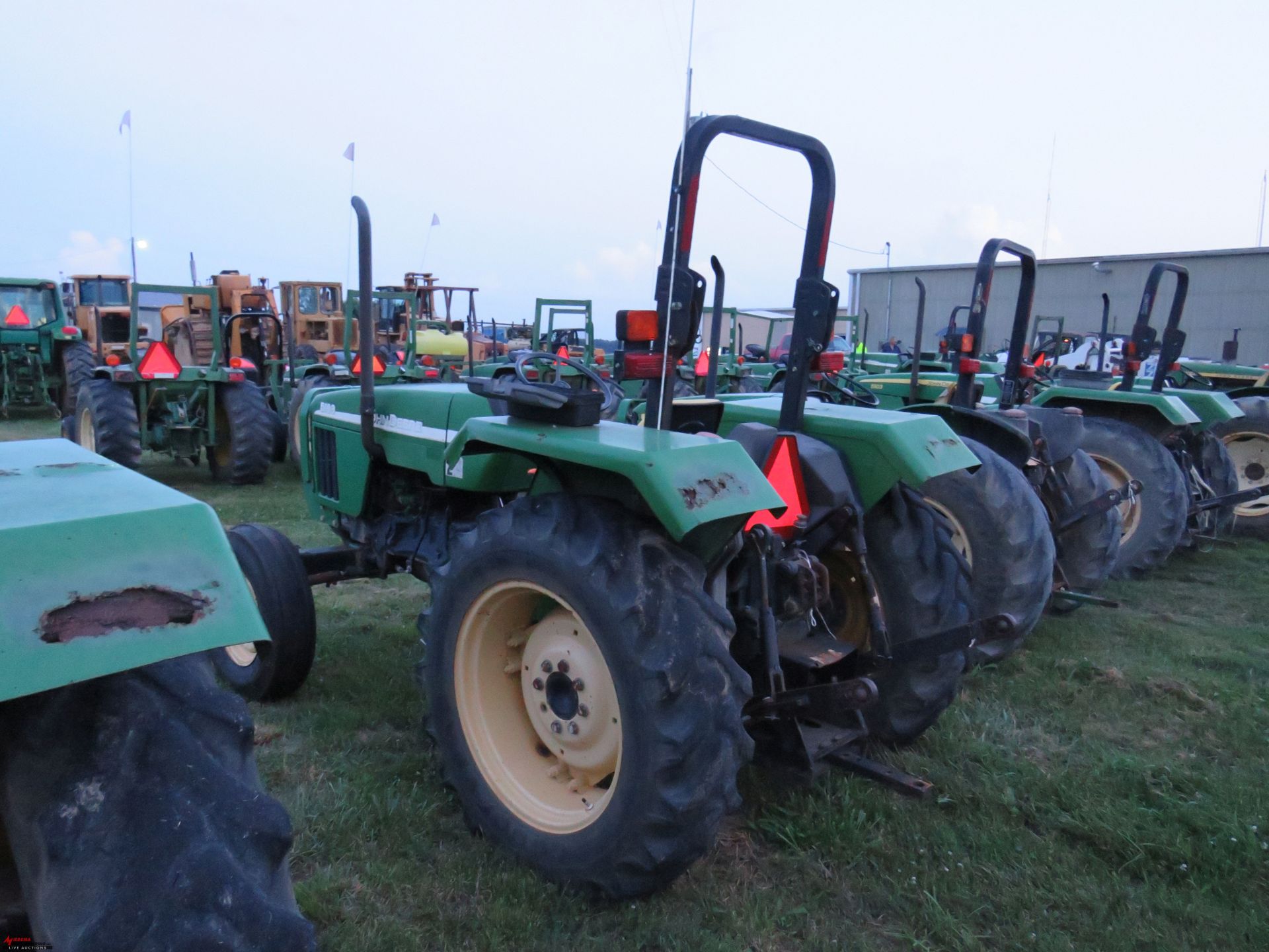 2007 JOHN DEERE 5103 TRACTOR, 3PT, NO TOP LINK, HAS PTO, 13.6-28 REAR TIRES, HOURS NOT AVAILABLE - Image 4 of 8