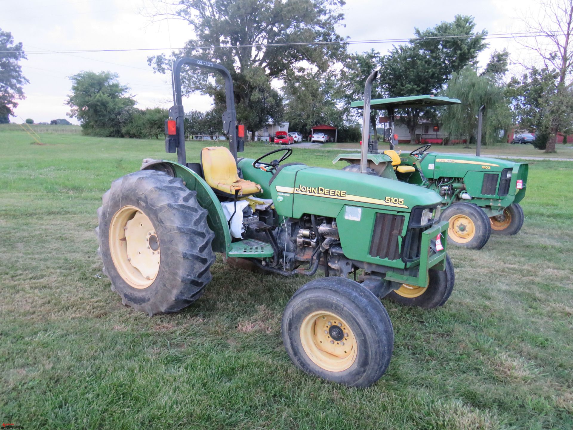 2004 JOHN DEERE 5105 TRACTOR, PTO, NO 3PT, 16.9-28 REAR TIRES, HOURS NOT AVAILABLE ON THIS UNIT, S/N - Image 2 of 7