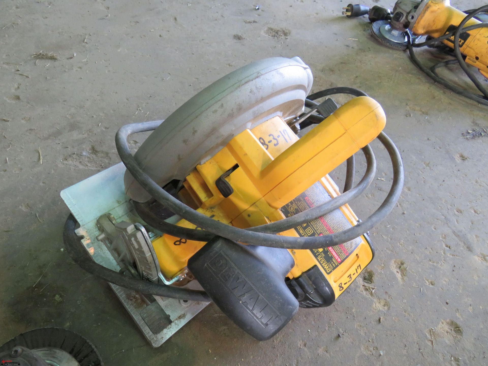 DEWALT ELECTRIC CIRCULAR SAW AND DEWALT ELECTRIC ANGLE GRINDER - Image 3 of 4