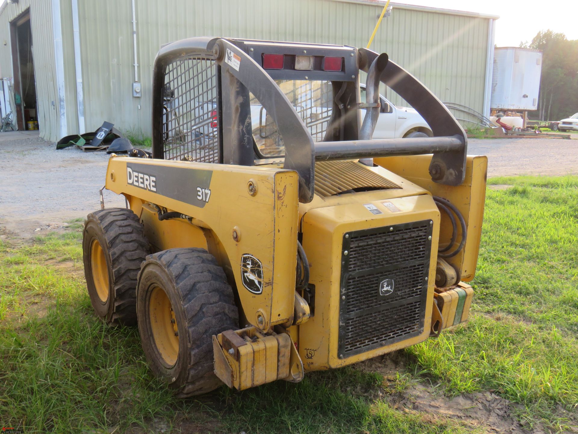 JOHN DEERE 317 RUBBER TIRE SKID STEER, AUXILIARY HYDRAULICS, 12-16.5 TIRES, REAR WEIGHTS, 2972 HOURS - Image 3 of 6