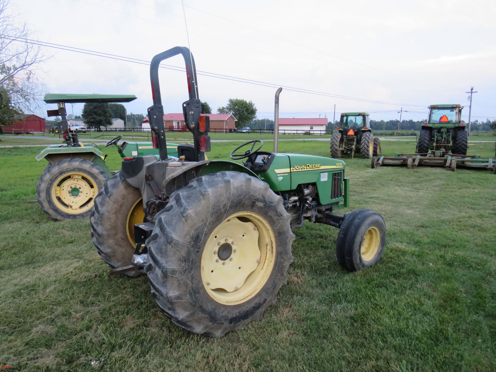 2004 JOHN DEERE 5105 TRACTOR, PTO, NO 3PT, 16.9-28 REAR TIRES, HOURS NOT AVAILABLE ON THIS UNIT, S/N - Image 3 of 7