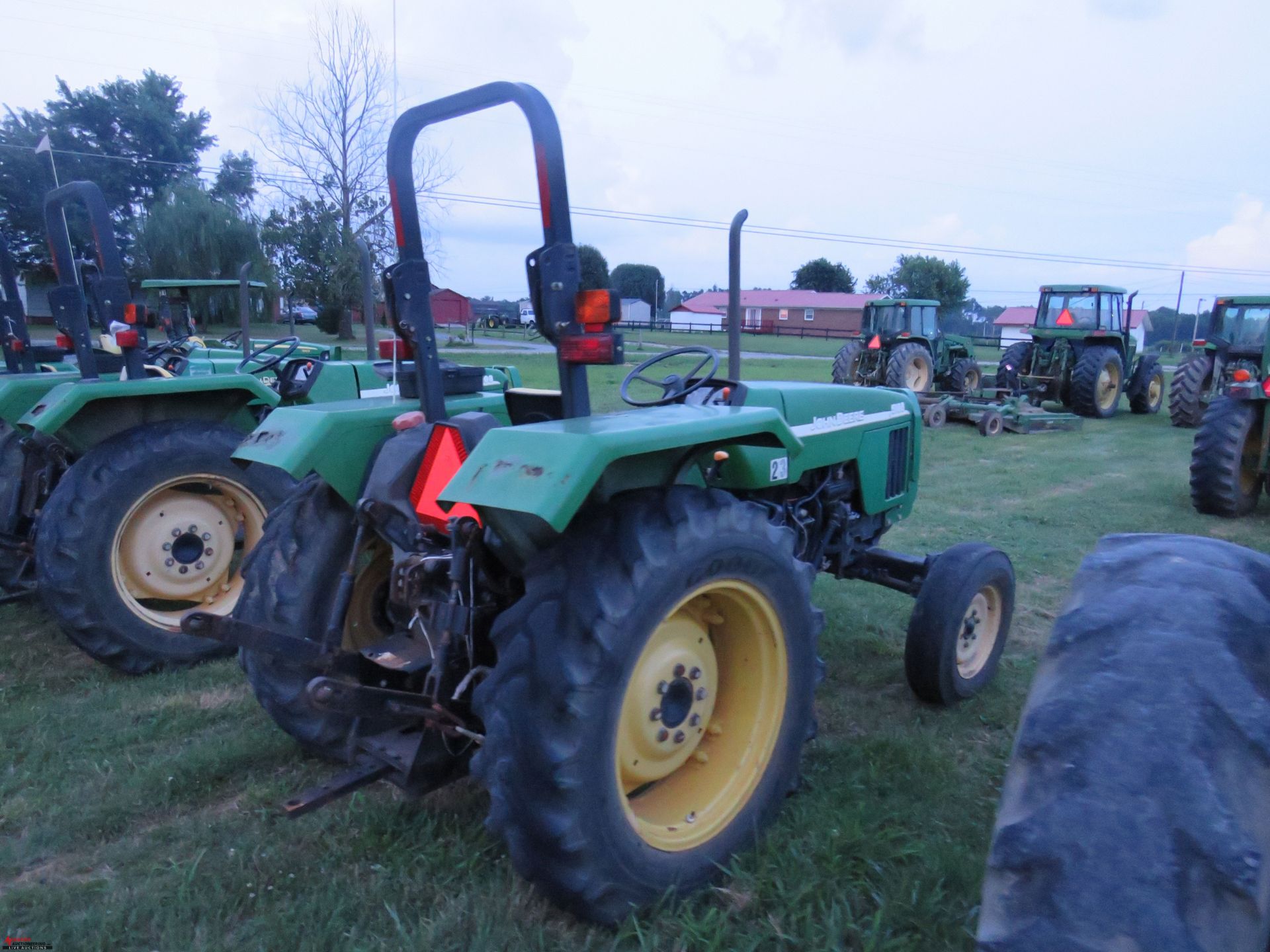 2007 JOHN DEERE 5103 TRACTOR, 3PT, NO TOP LINK, HAS PTO, 13.6-28 REAR TIRES, HOURS NOT AVAILABLE - Image 3 of 8